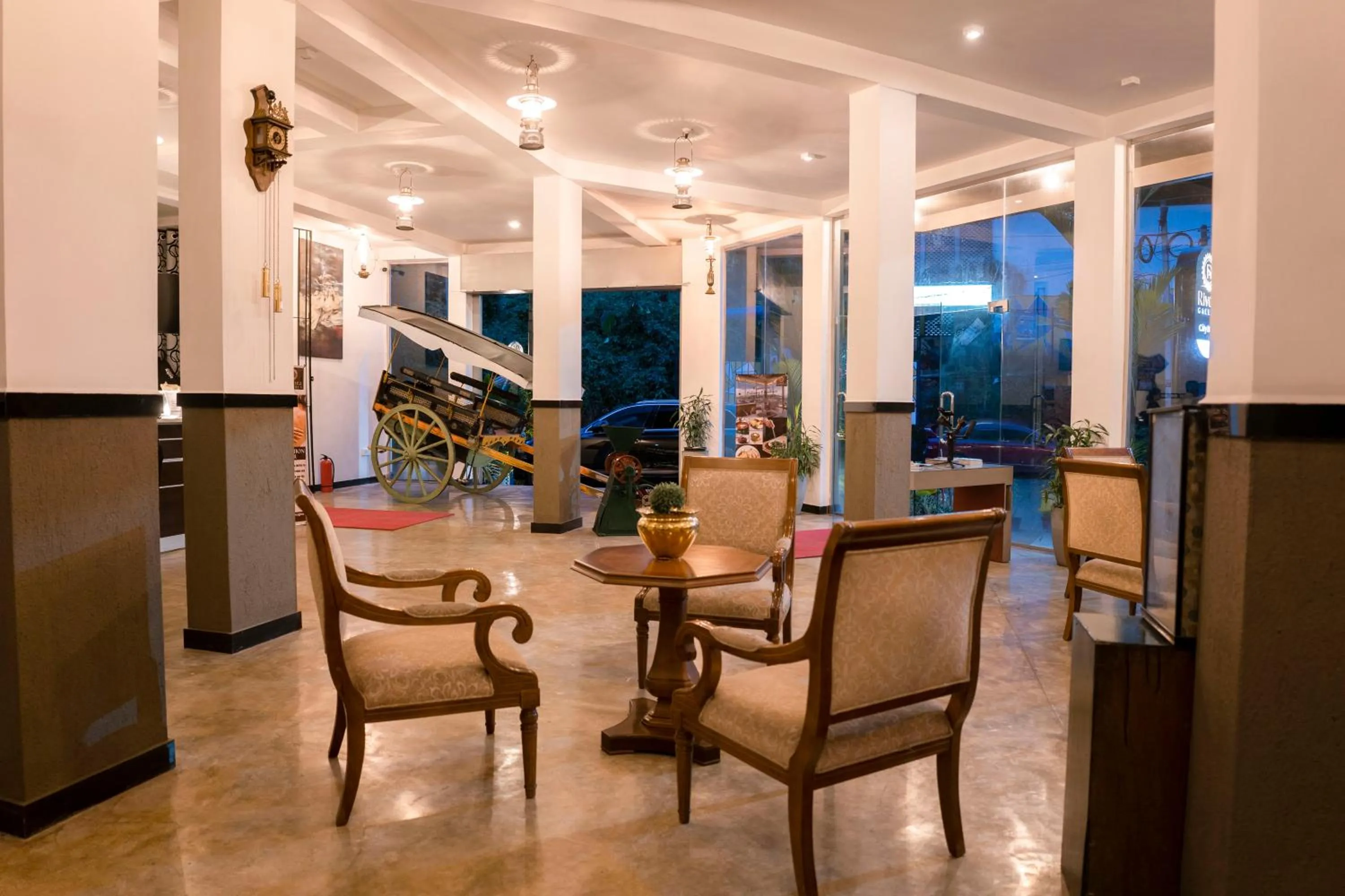 Living room in Gallery City Hotel