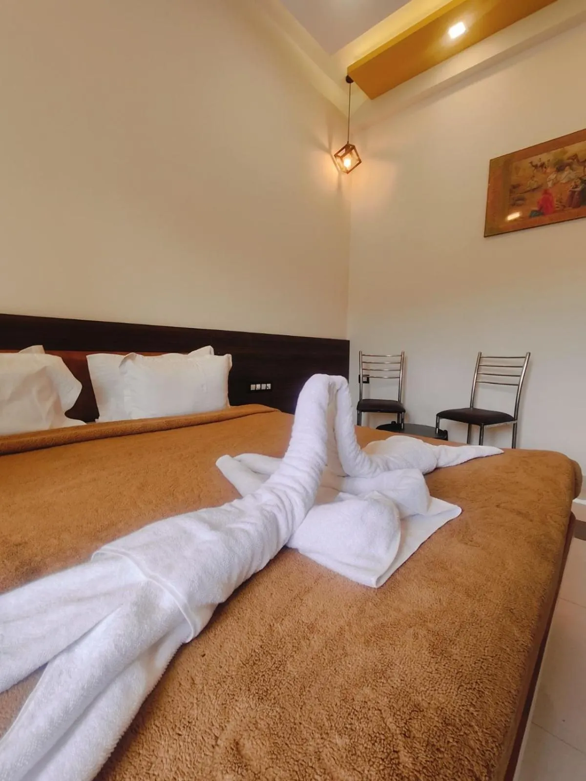 Bed in Hotel White Lotus at Ratanpur border