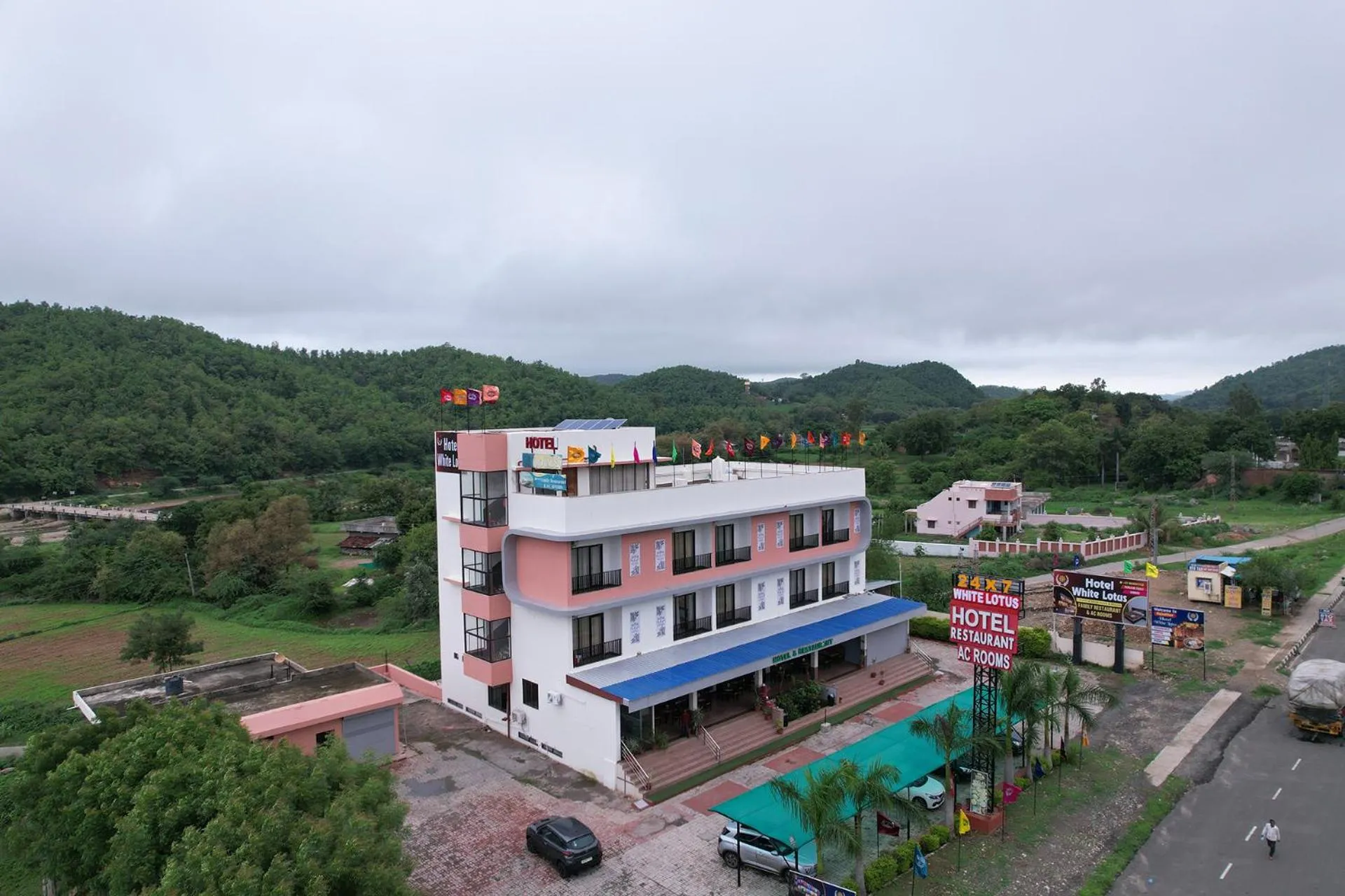 Natural landscape in Hotel White Lotus at Ratanpur border