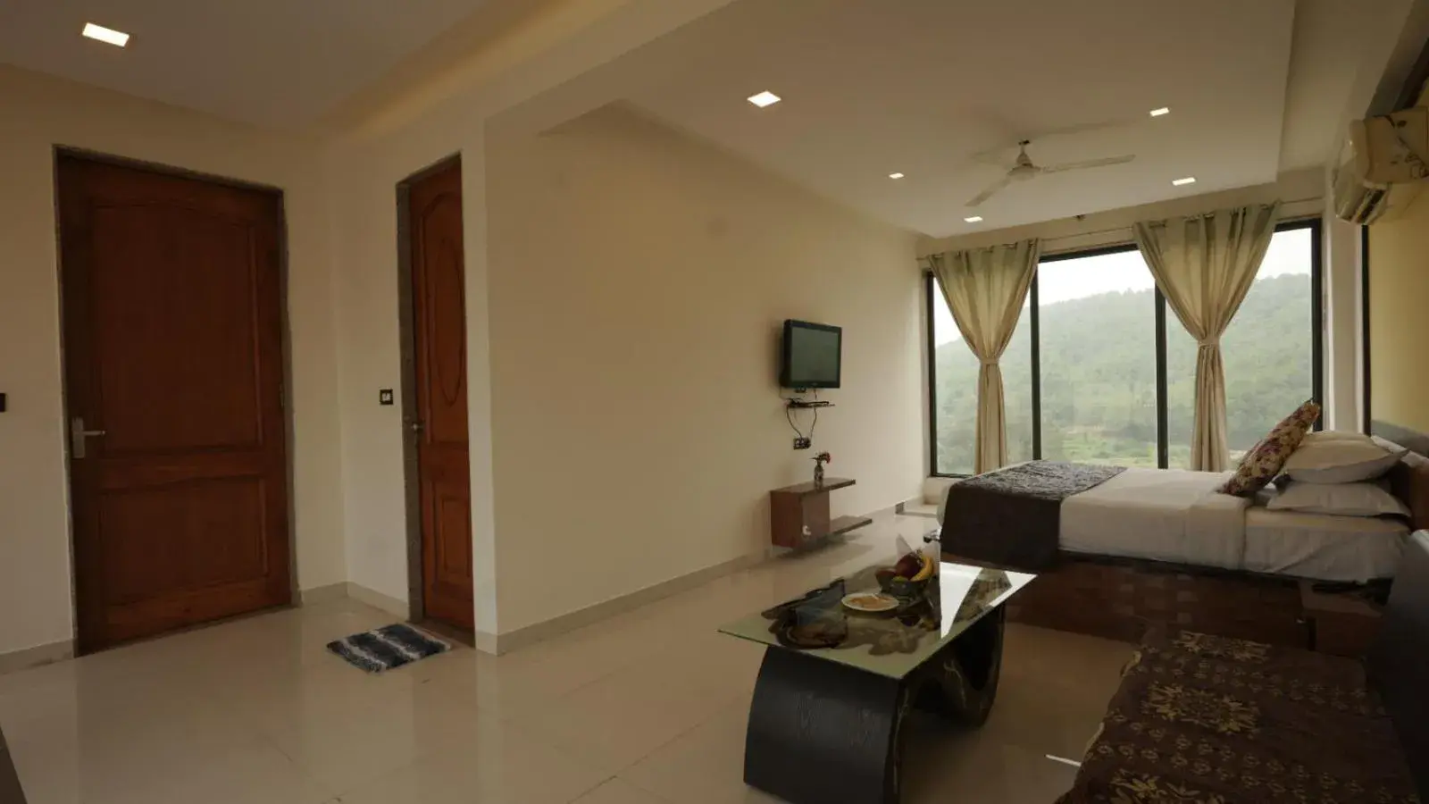 Bed in Hotel White Lotus at Ratanpur border Bed in Hotel White Lotus at Ratanpur border