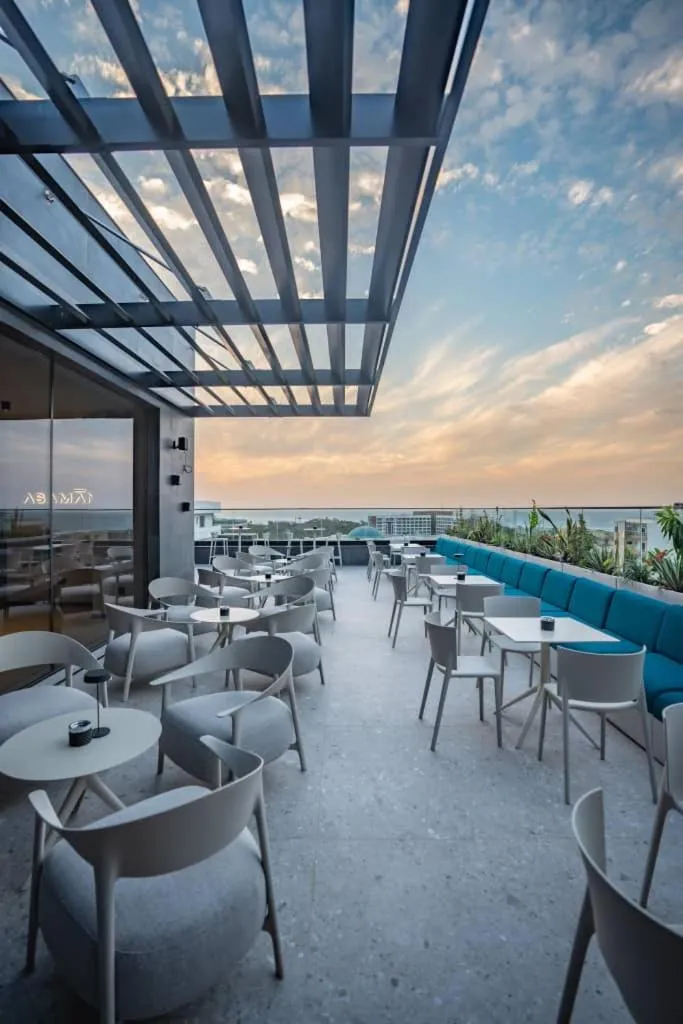 Restaurant/places to eat in Sama Hotels