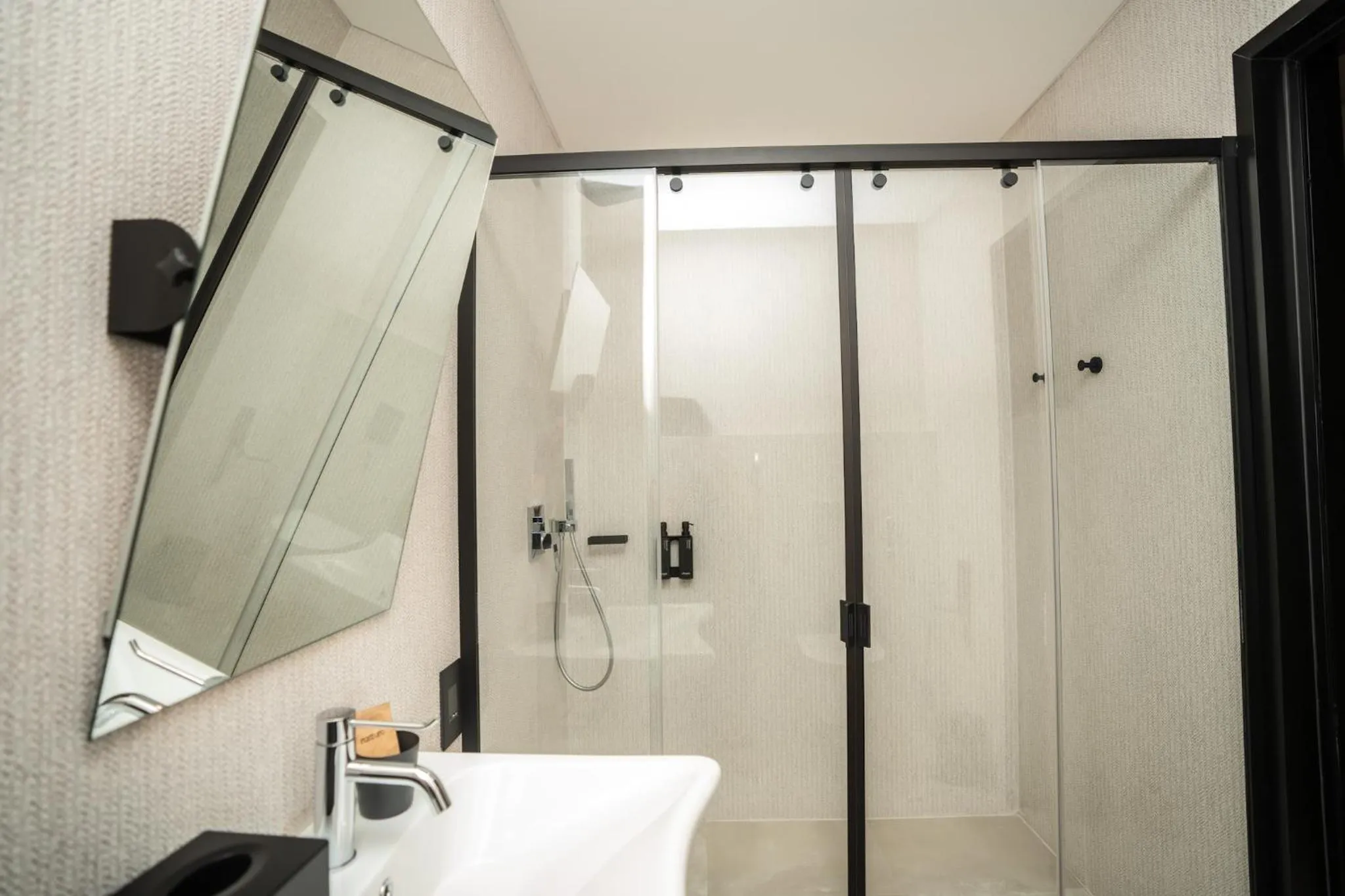 Shower in Sama Hotels