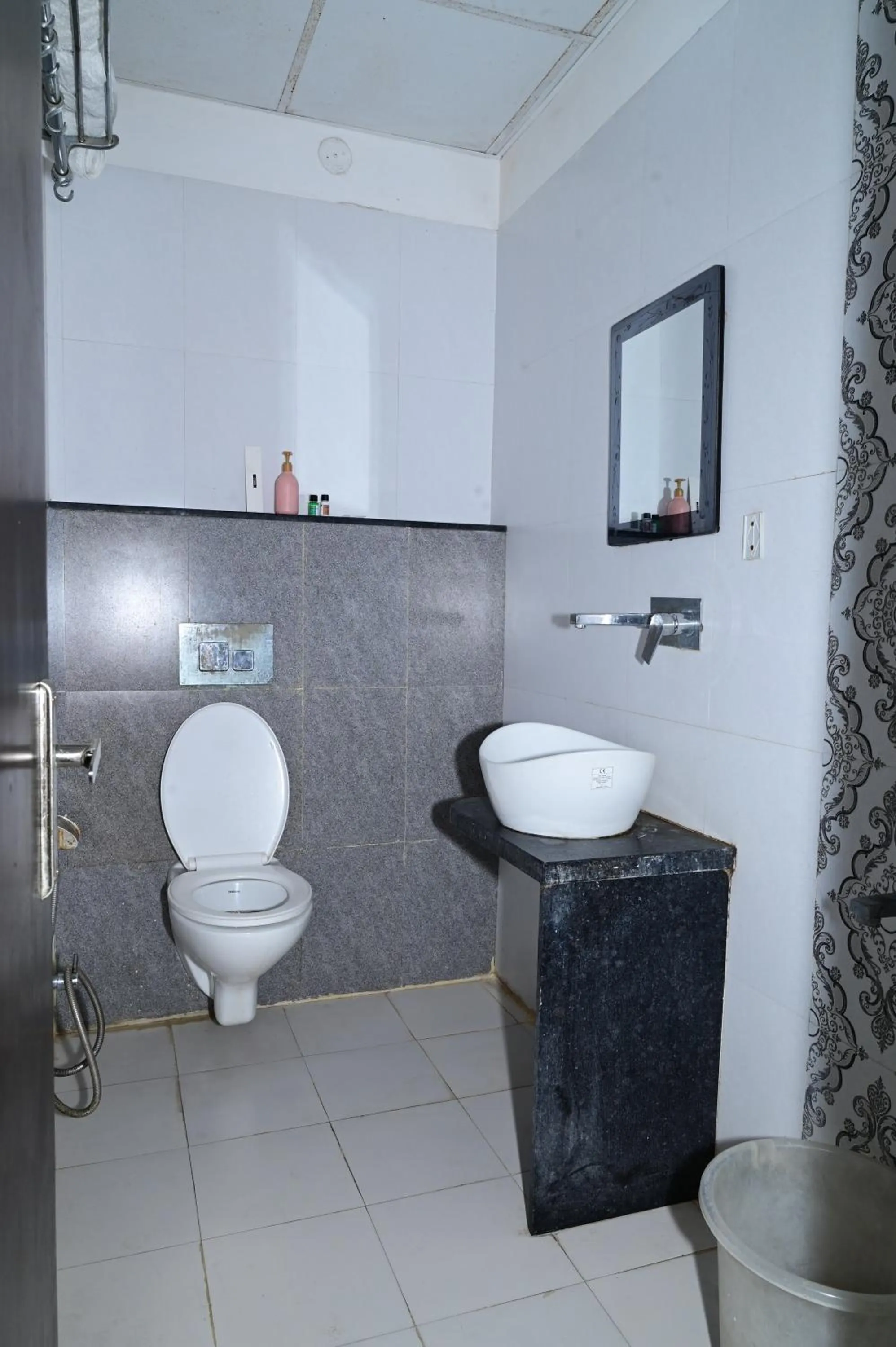 Bathroom in Hotel Krishna Pride