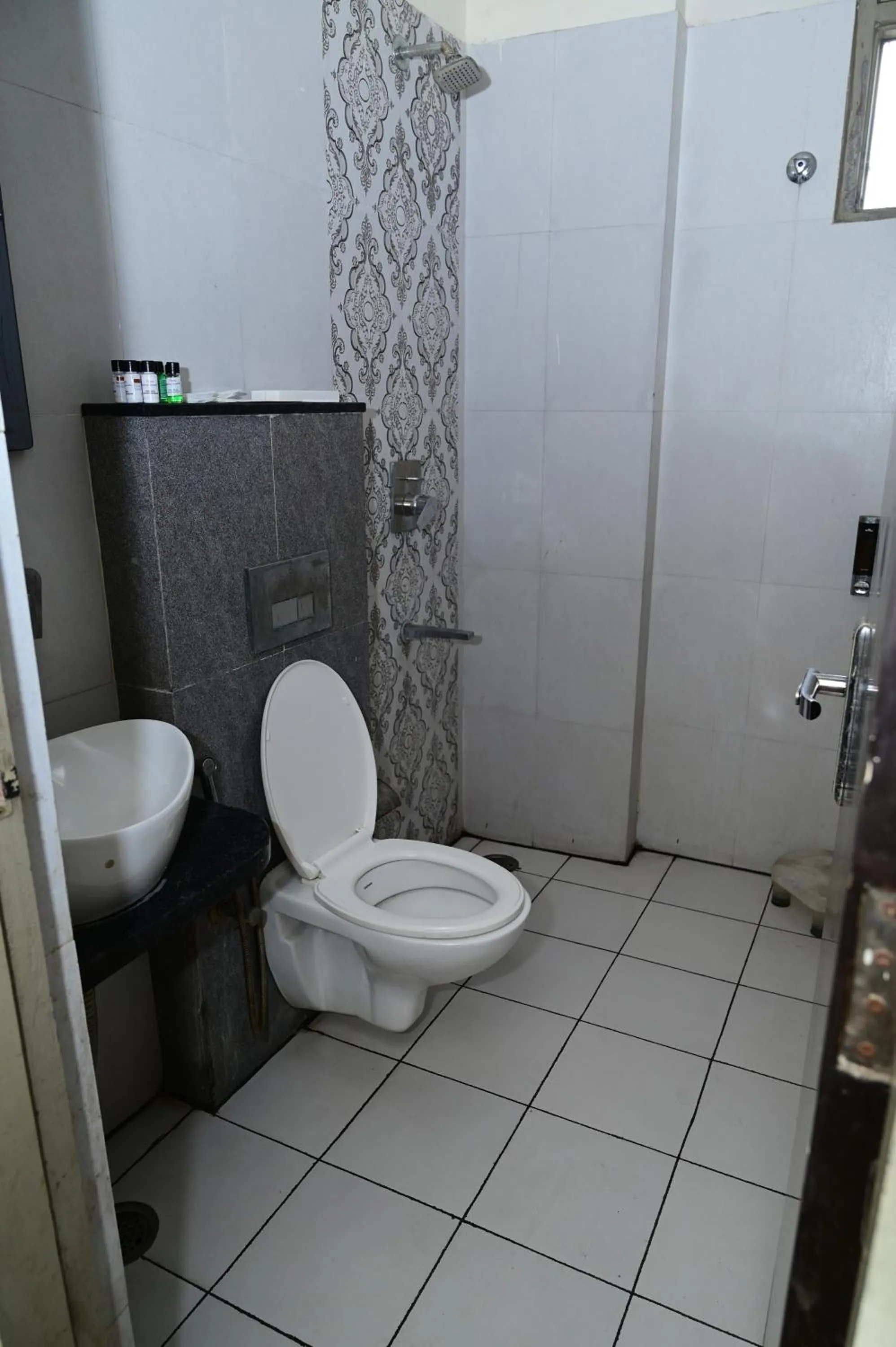 Bathroom in Hotel Krishna Pride