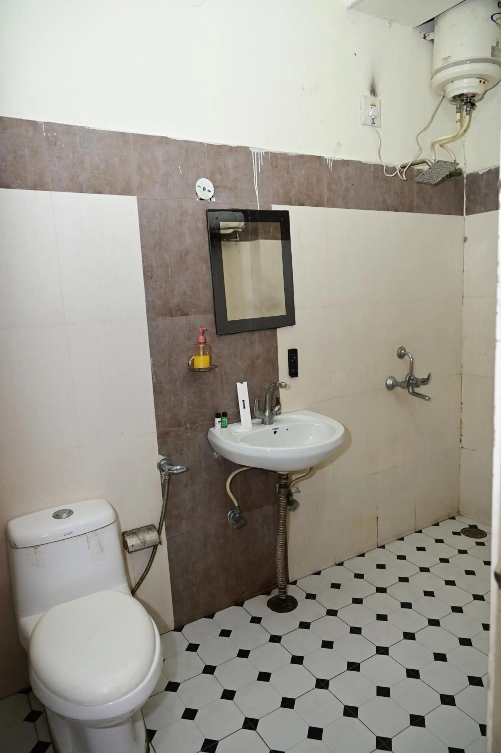 Bathroom in Hotel Krishna Pride