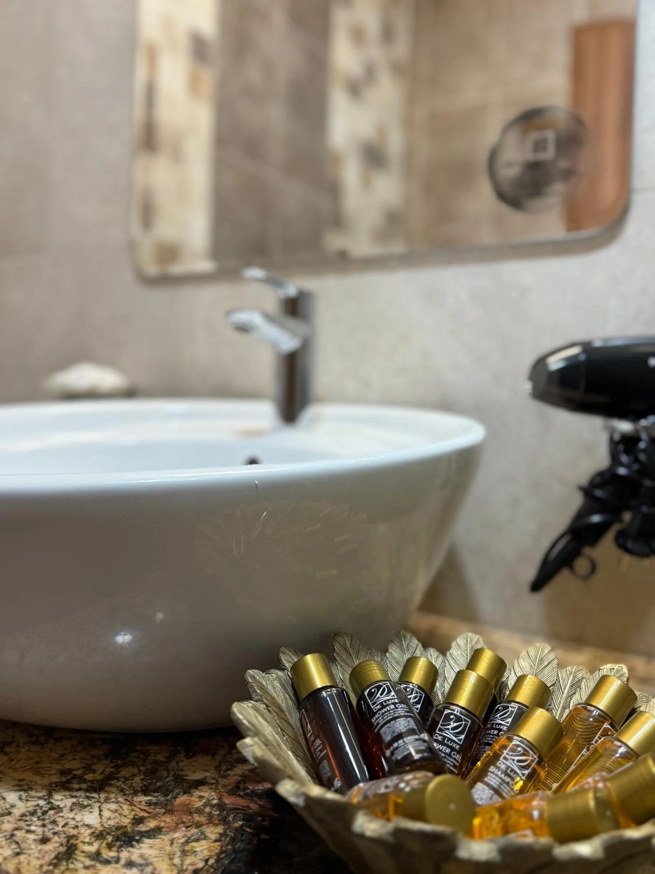 Shower in City Plaza