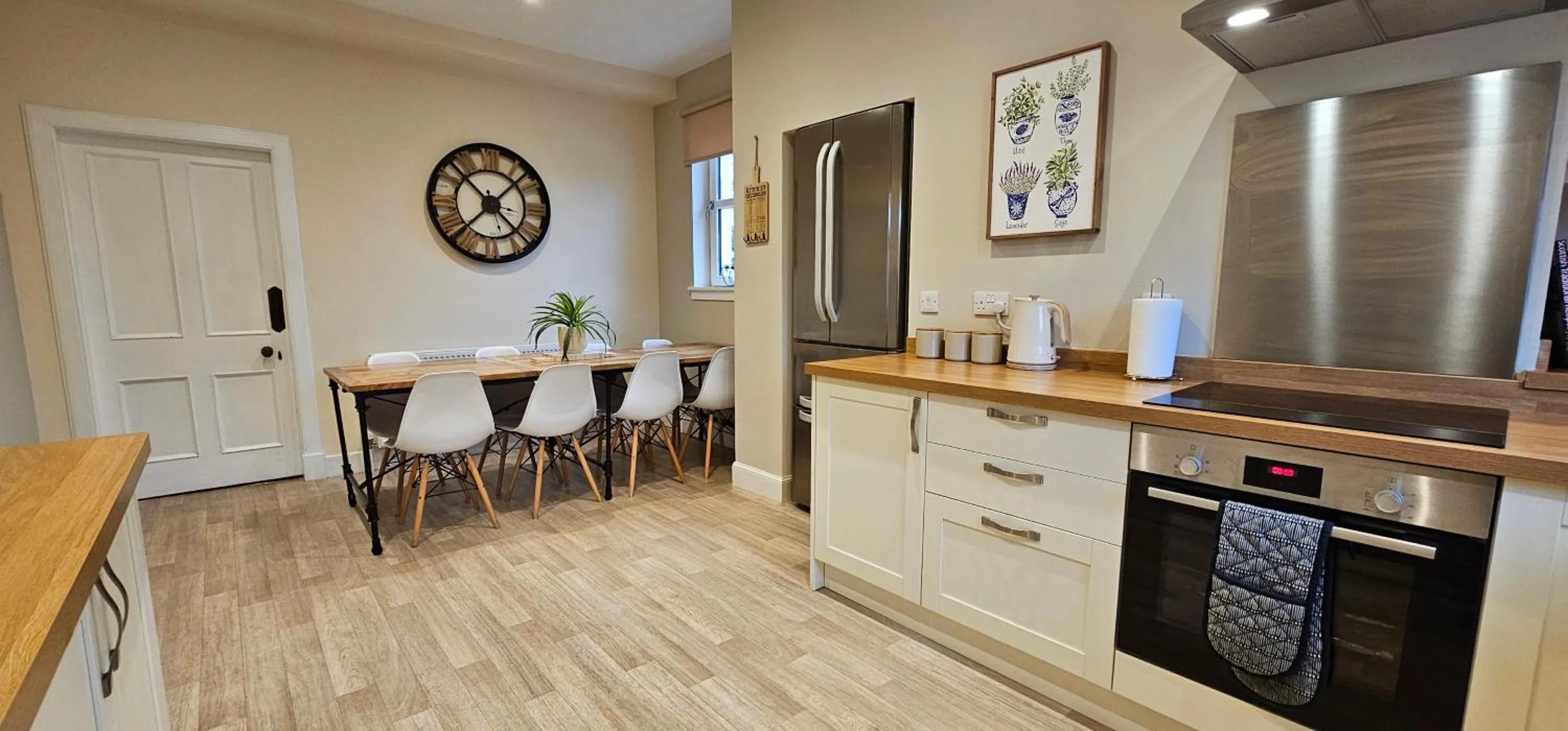 Kitchen or kitchenette in Balmore Farmhouse near Lochness