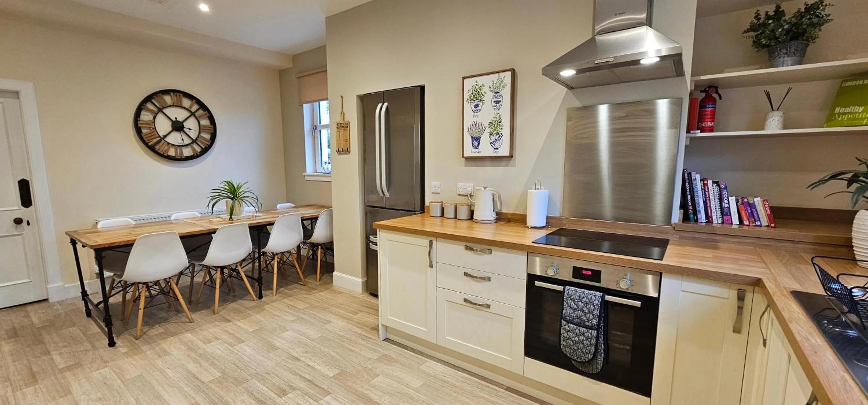 Kitchen or kitchenette in Balmore Farmhouse near Lochness