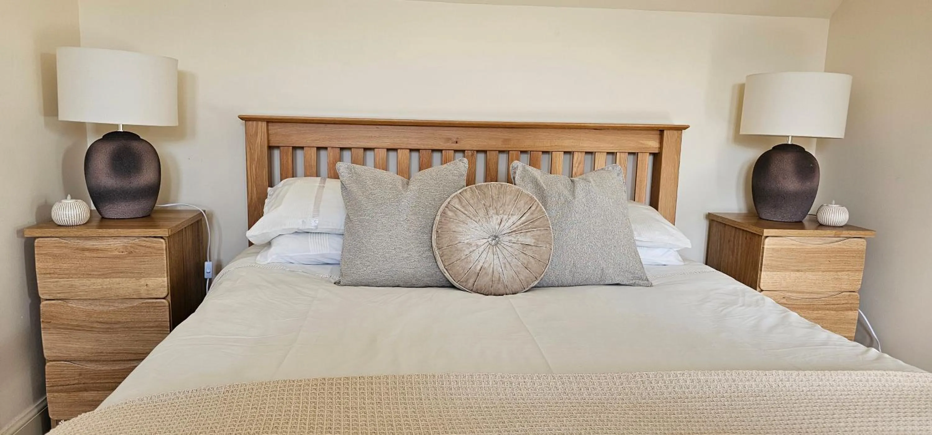 Bed in Balmore Farmhouse near Lochness