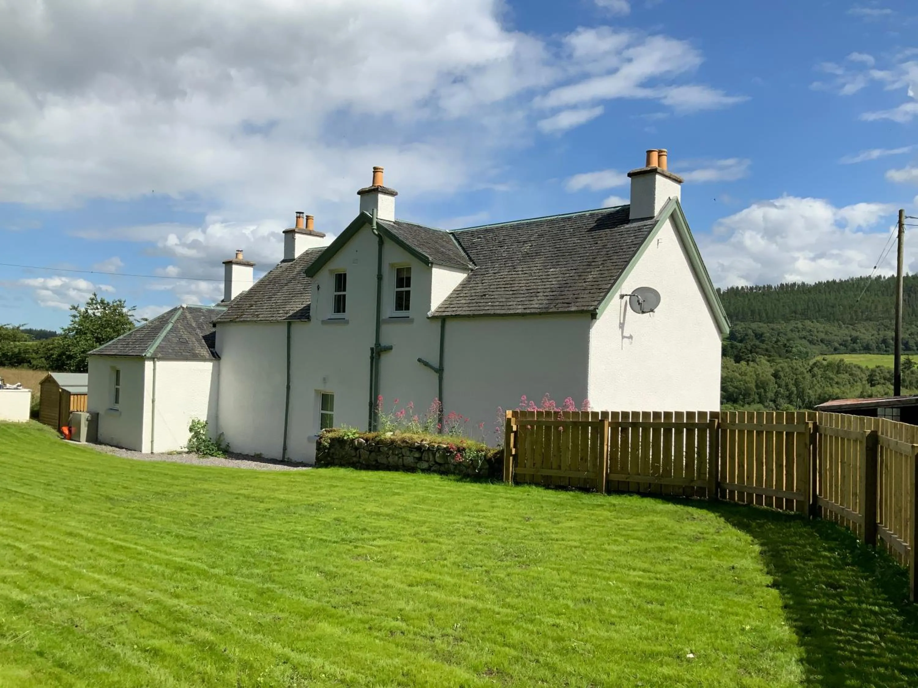 Property building in Balmore Farmhouse near Lochness