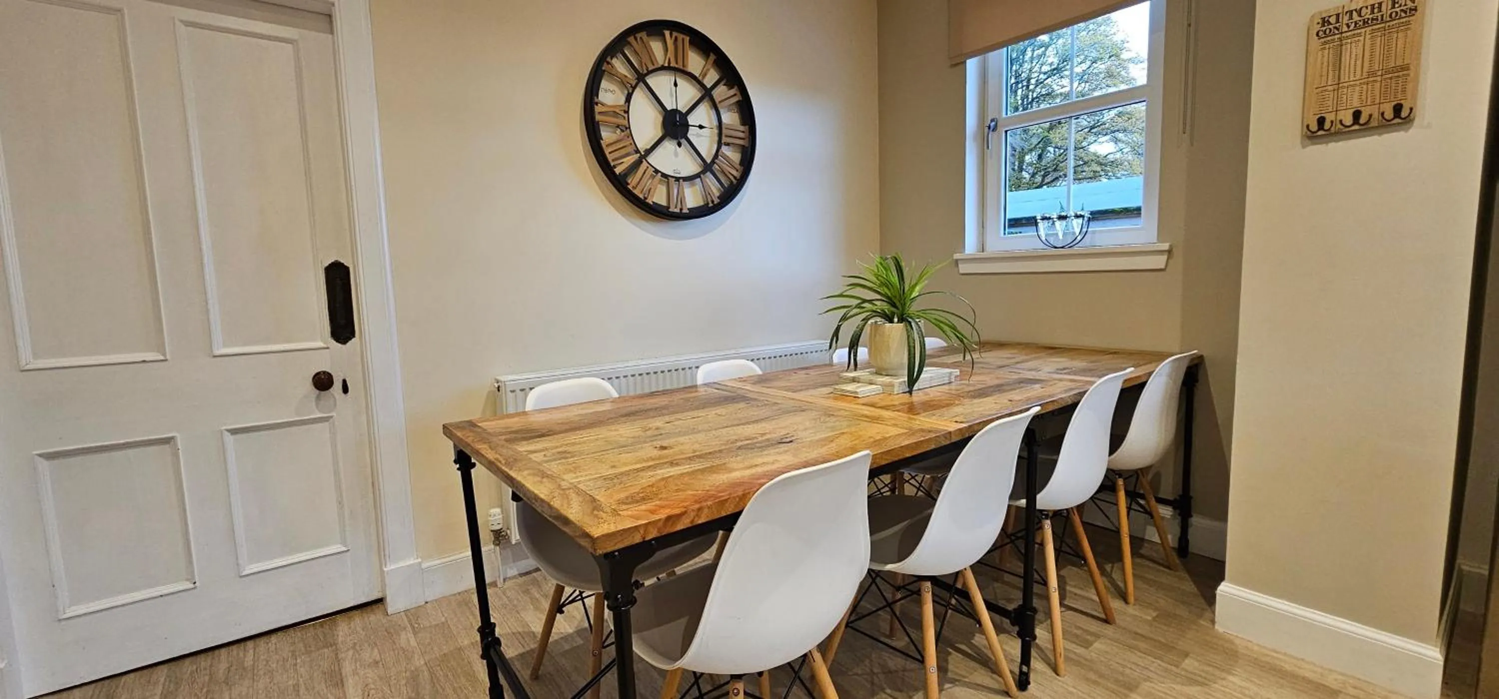 Dining area in Balmore Farmhouse near Lochness
