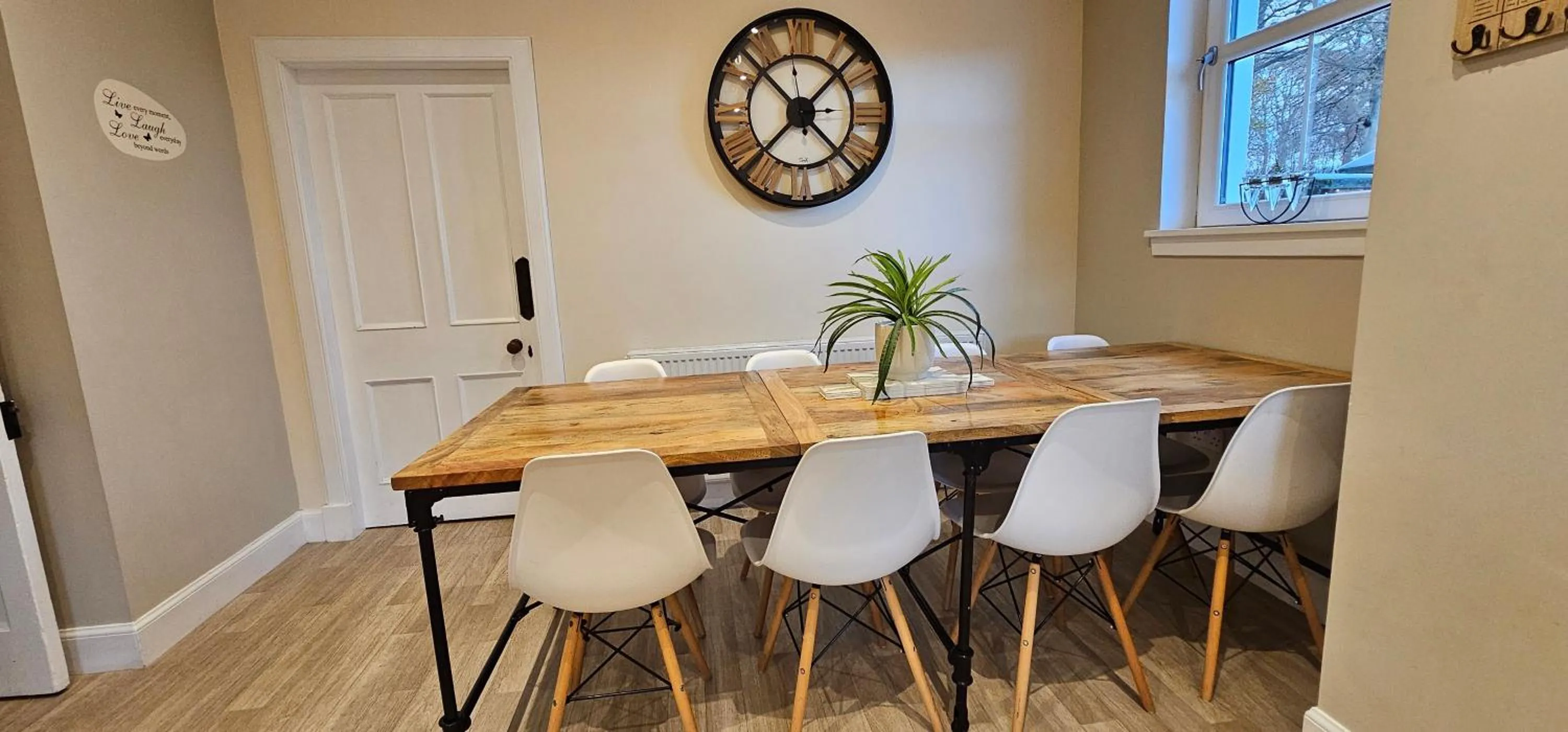 Dining area in Balmore Farmhouse near Lochness
