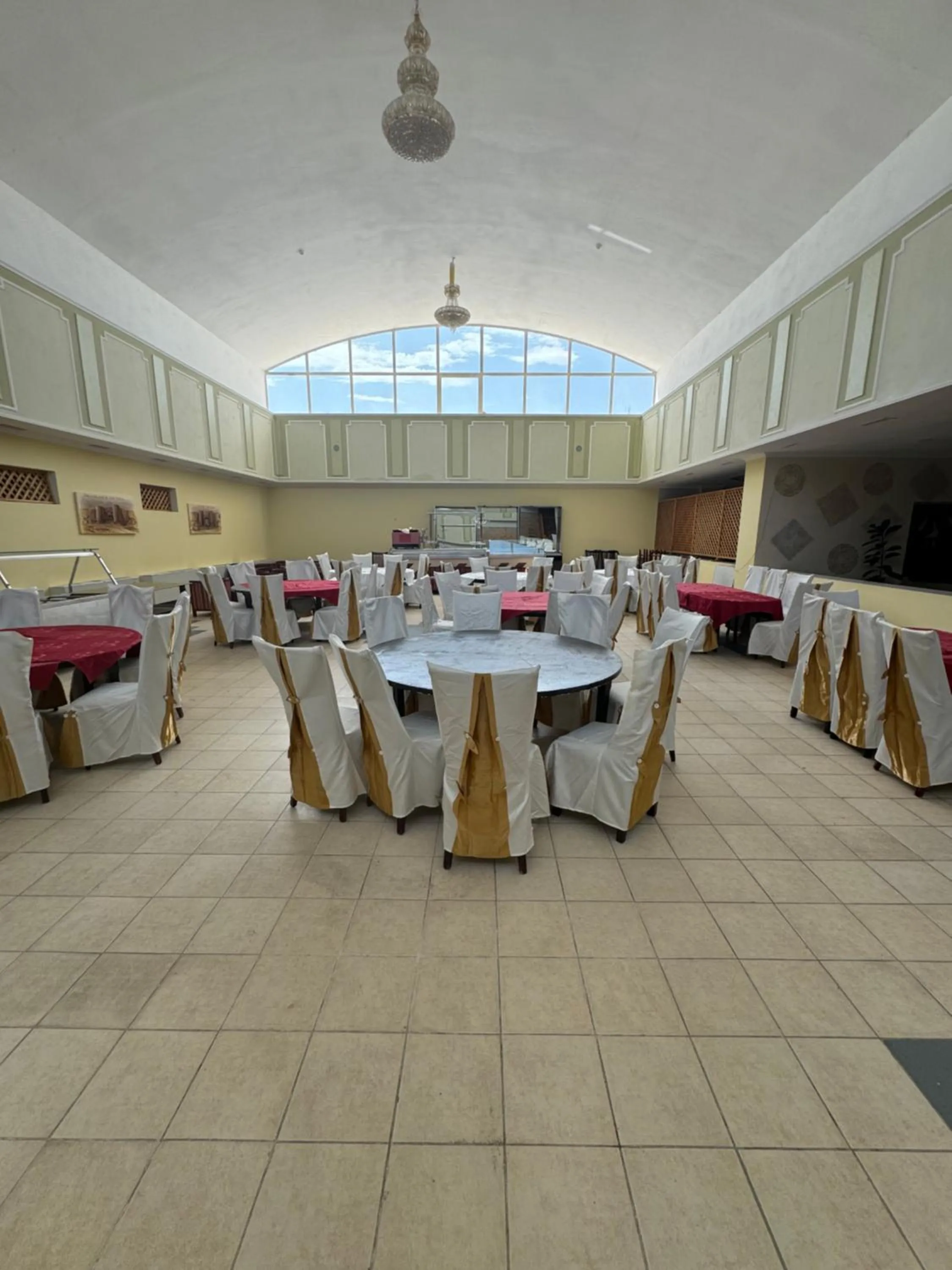 Restaurant/places to eat in Hotel Grand Bukhara