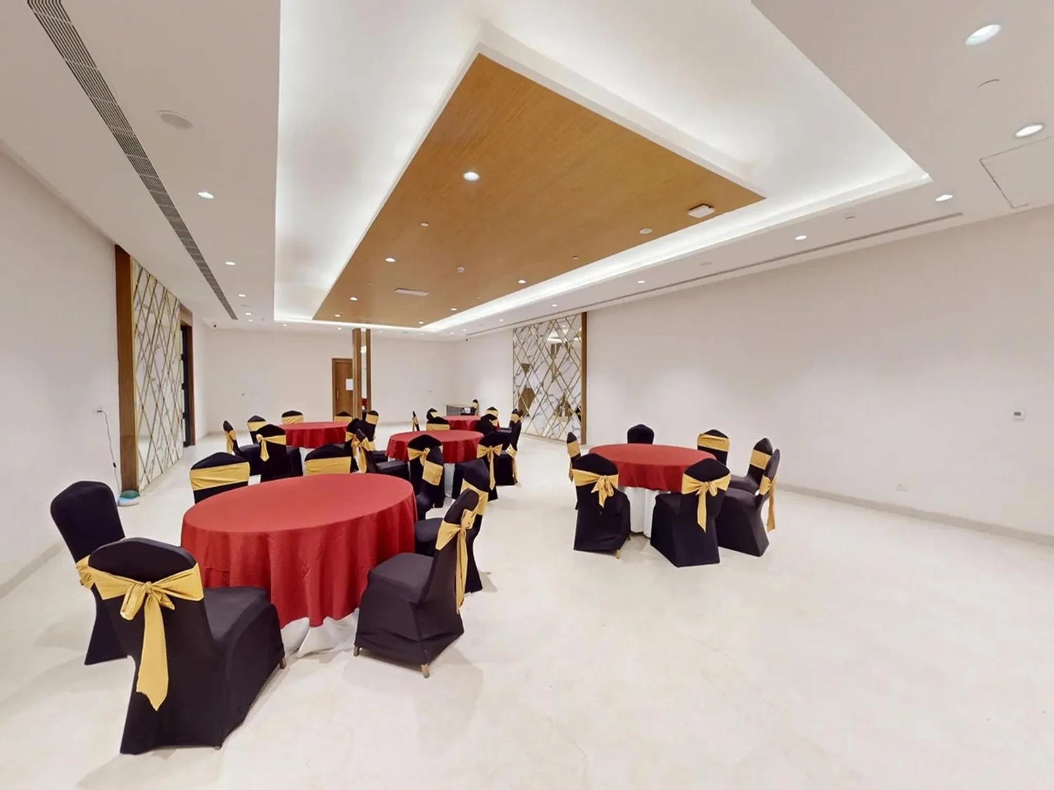 Banquet/Function facilities in Sunday Resort & Spa by CheckIn Manesar Gurugram