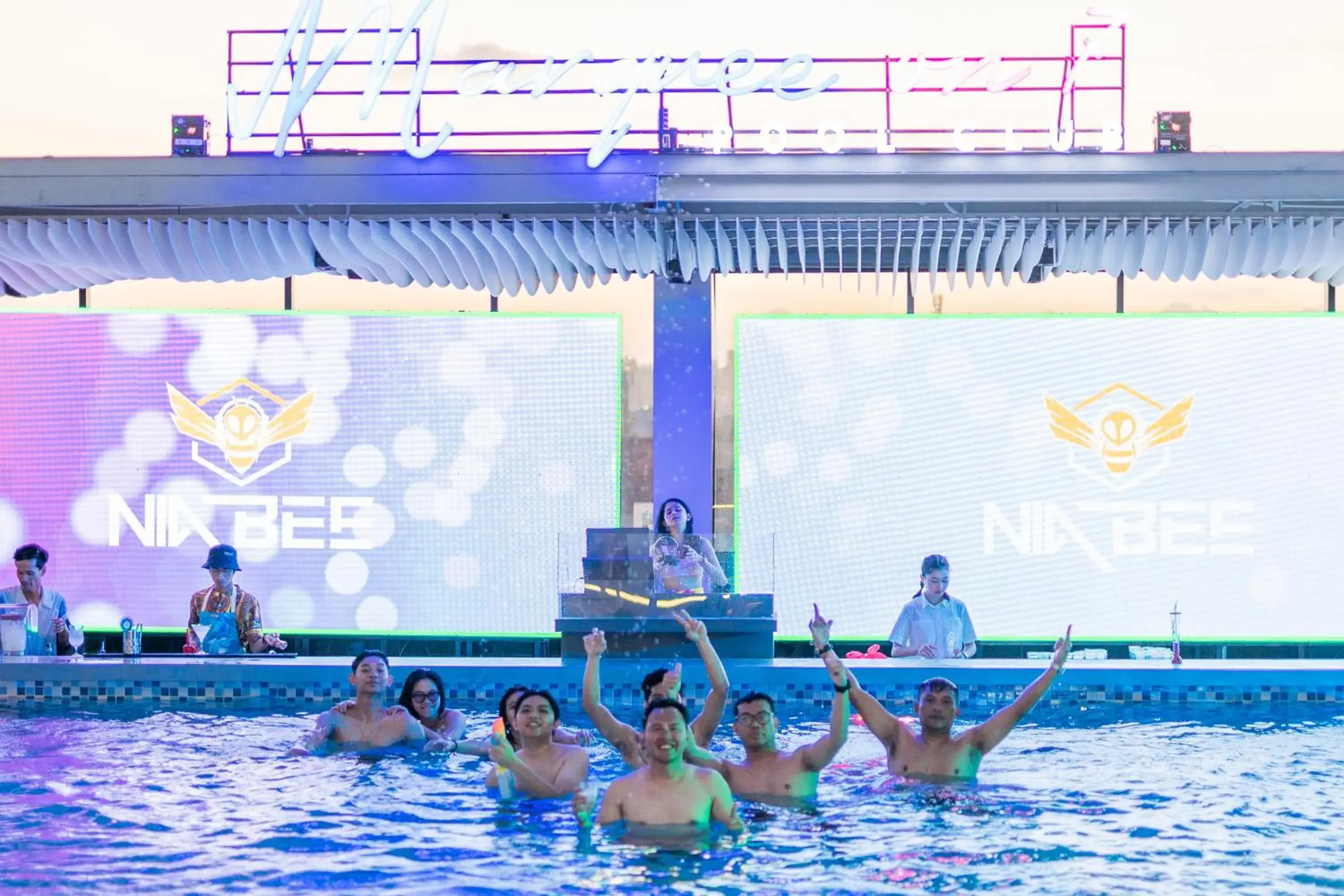 Lounge or bar in The All - Suite Pentacity Hotel Balikpapan Lounge or bar in The All - Suite Pentacity Hotel Balikpapan