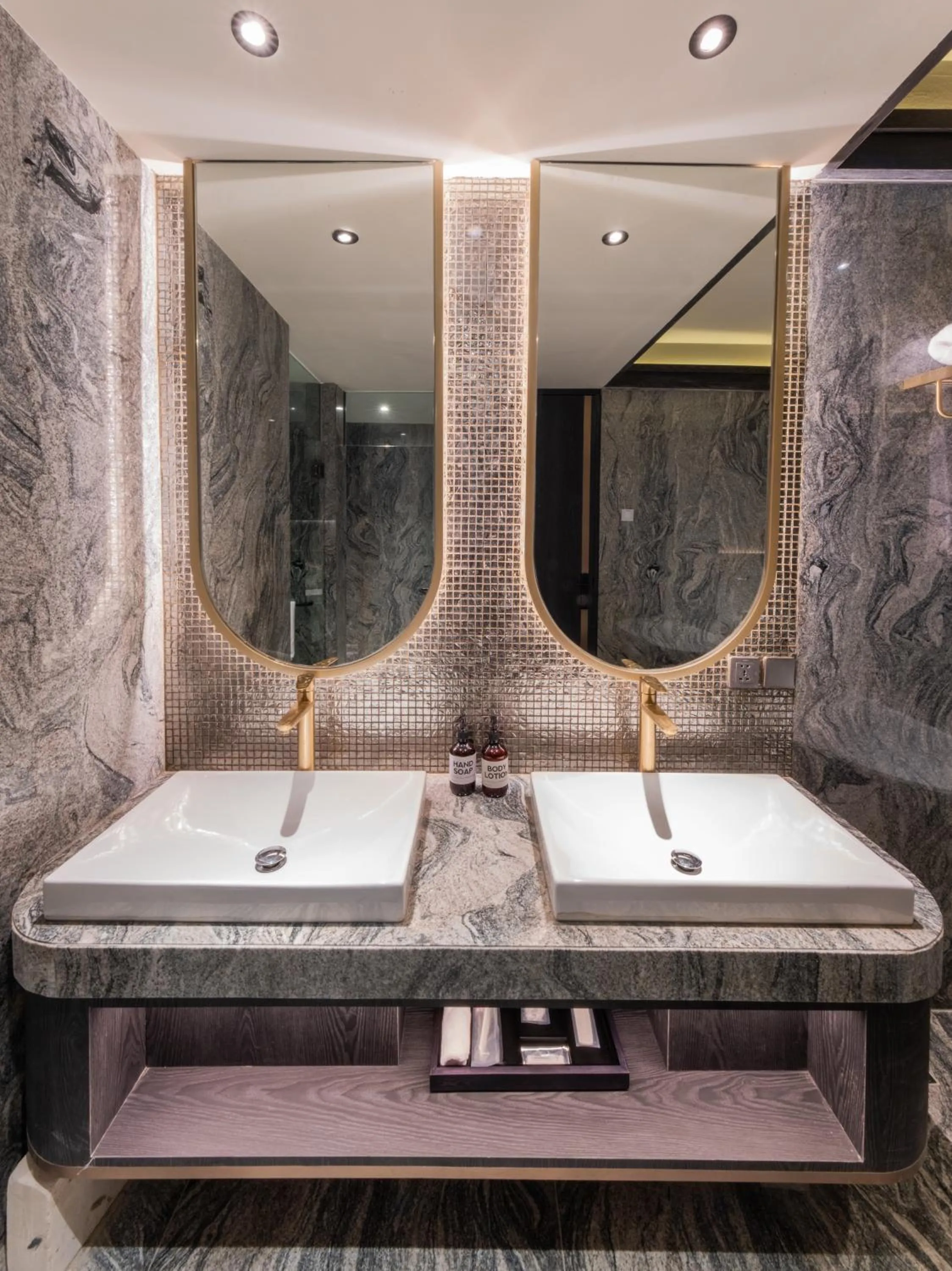 Shower in The All - Suite Pentacity Hotel Balikpapan