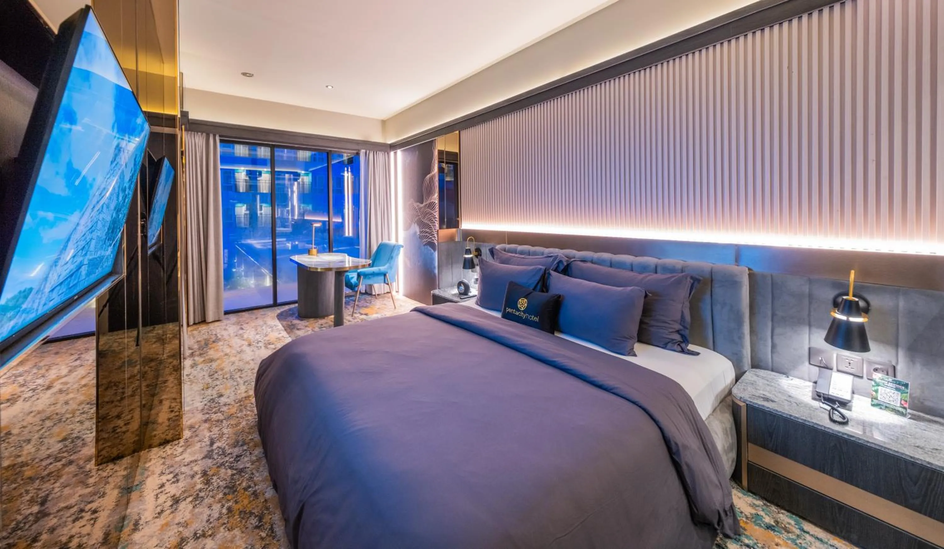 Bed in The All - Suite Pentacity Hotel Balikpapan