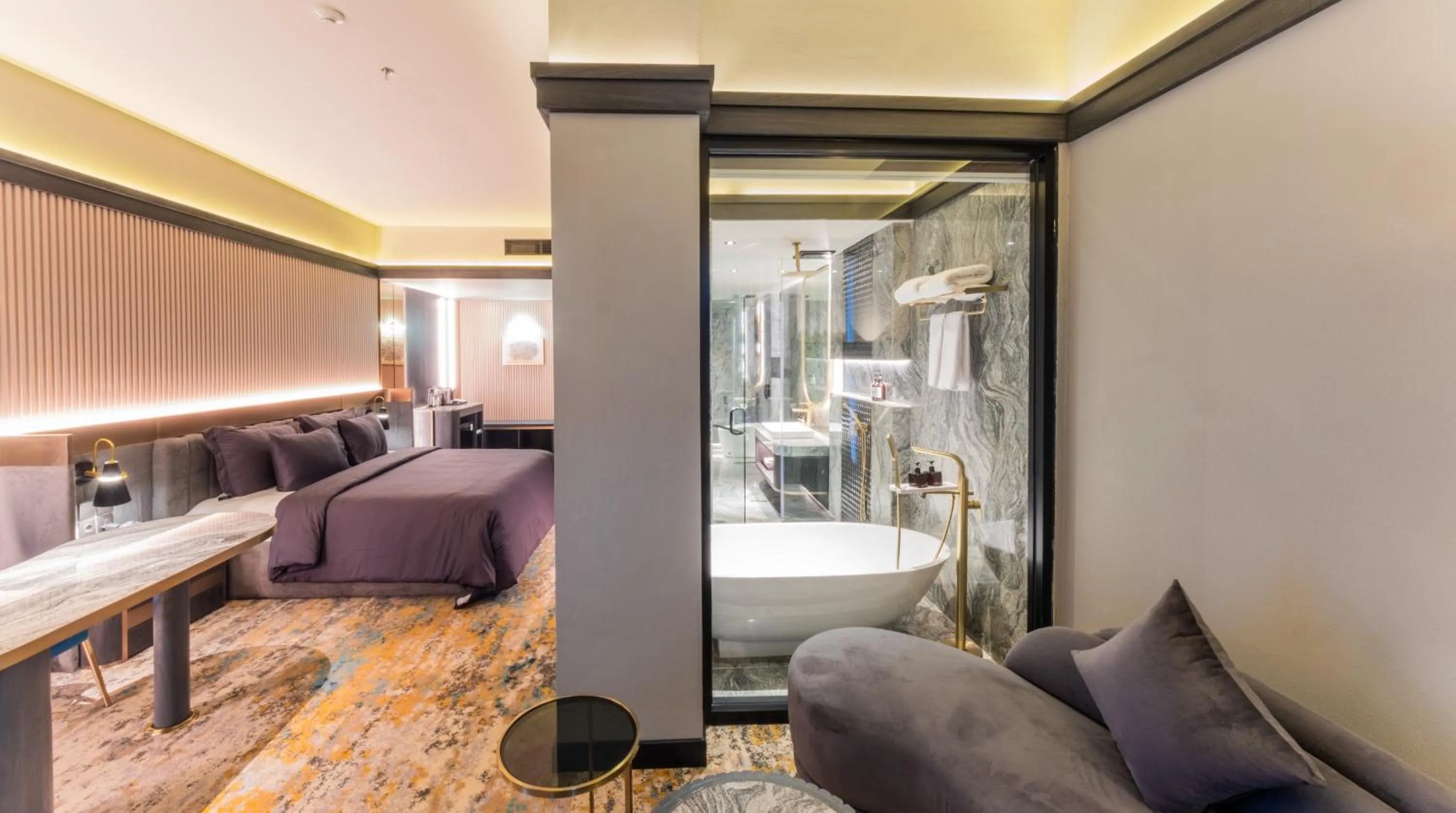 Bed in The All - Suite Pentacity Hotel Balikpapan