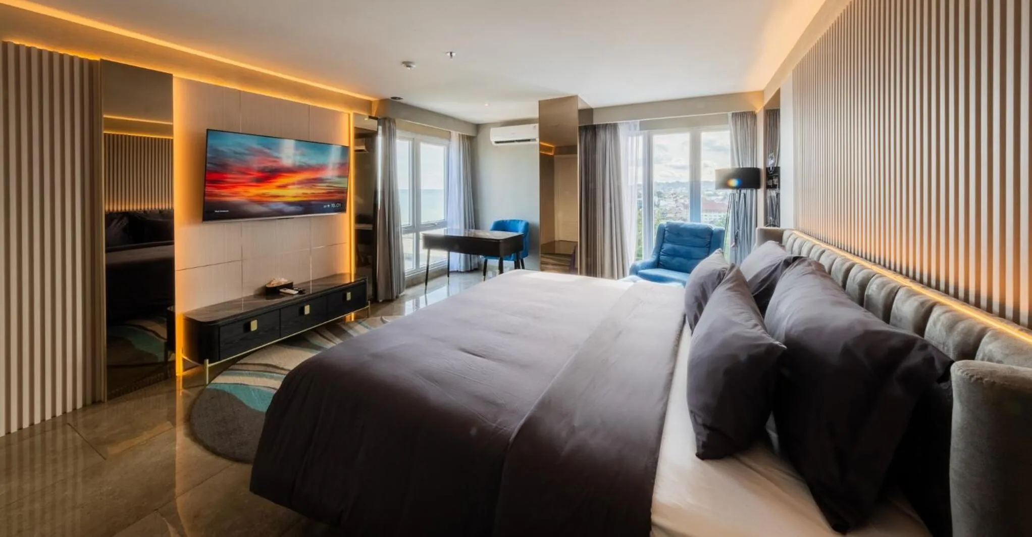 Bed in The All - Suite Pentacity Hotel Balikpapan