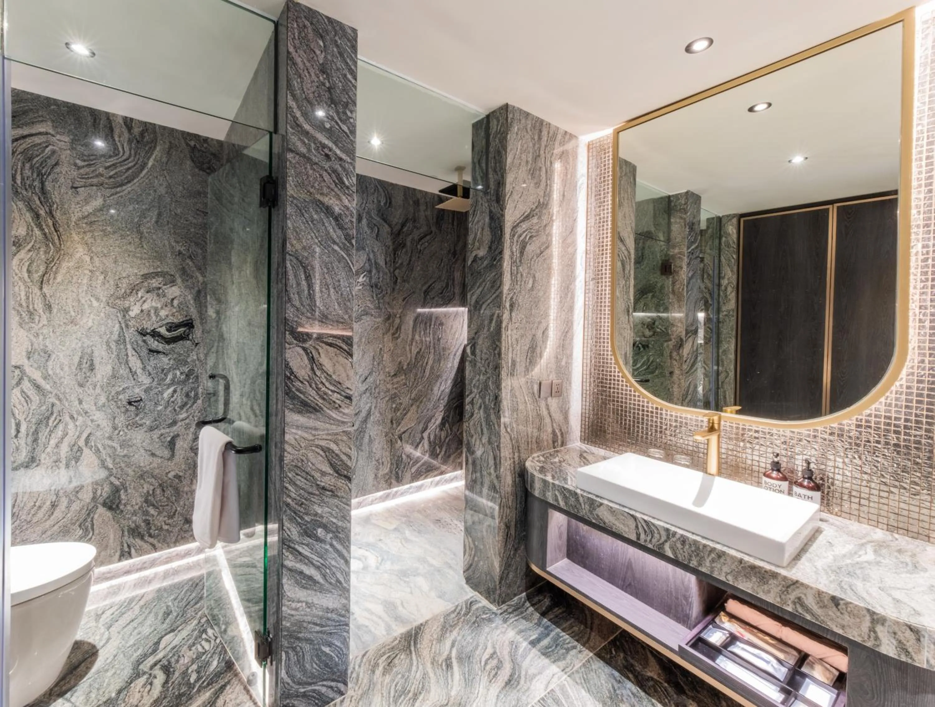 Toilet in The All - Suite Pentacity Hotel Balikpapan