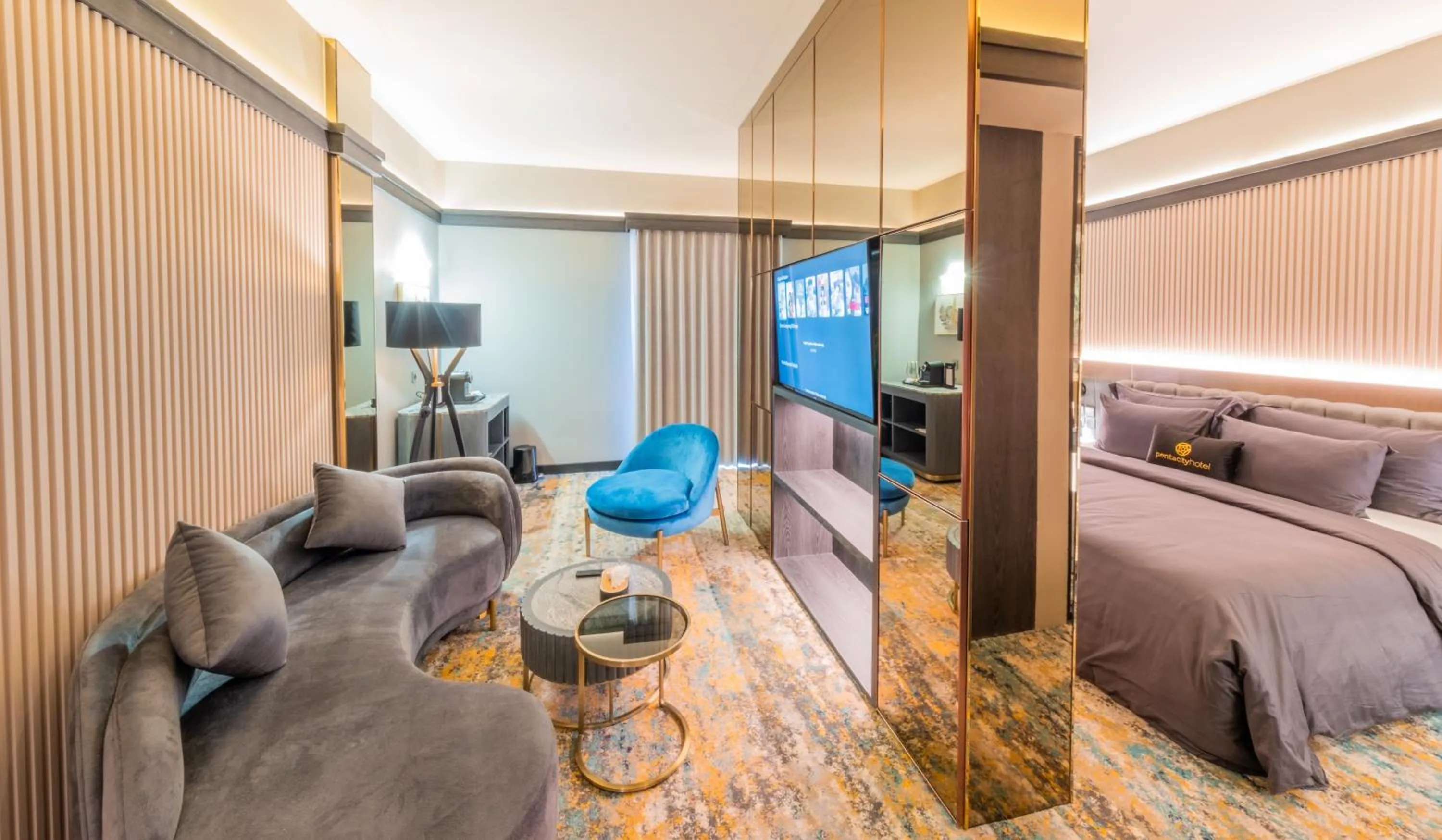 Bed in The All - Suite Pentacity Hotel Balikpapan