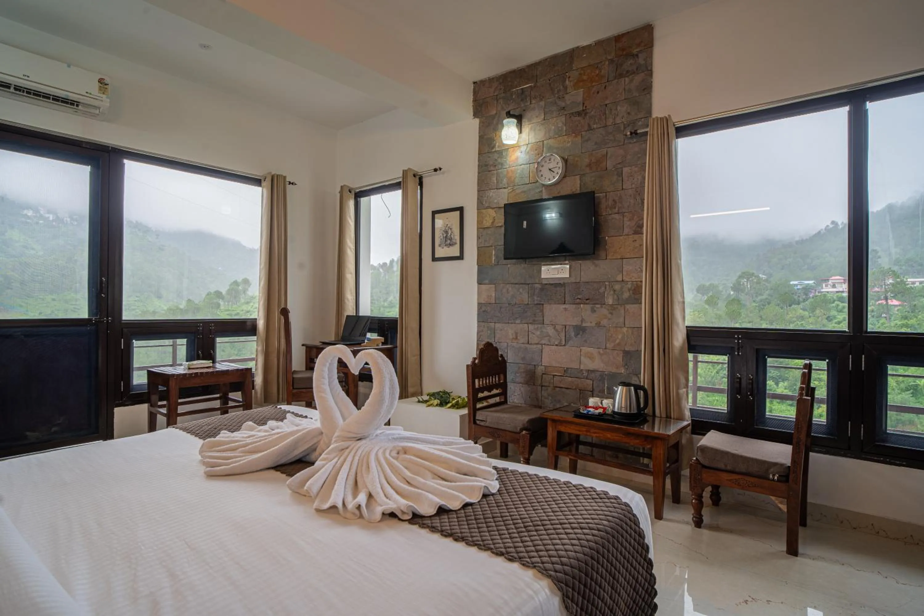 Bedroom, Bed in Captain Resorts