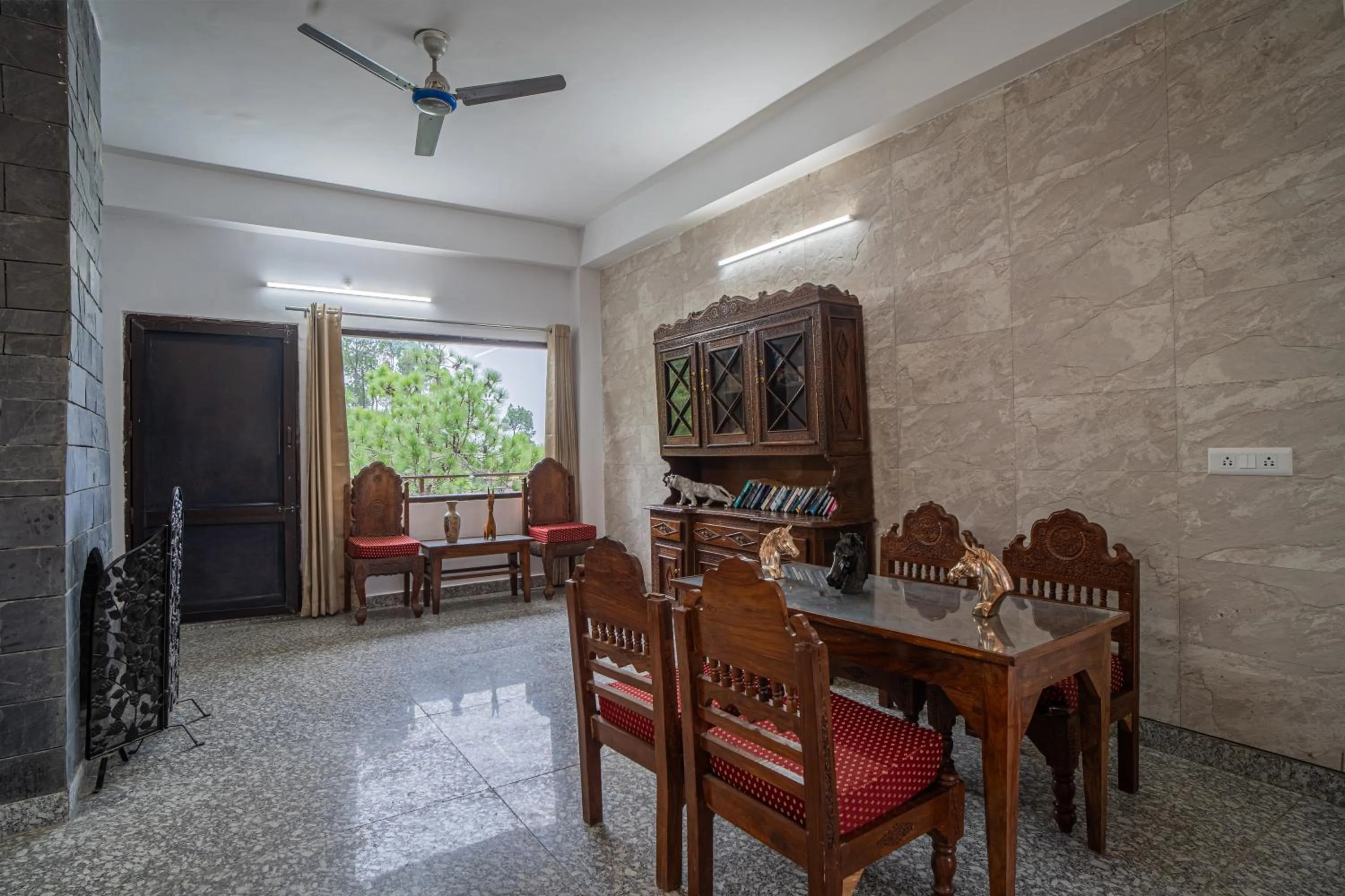 Lounge or bar in Captain Resorts