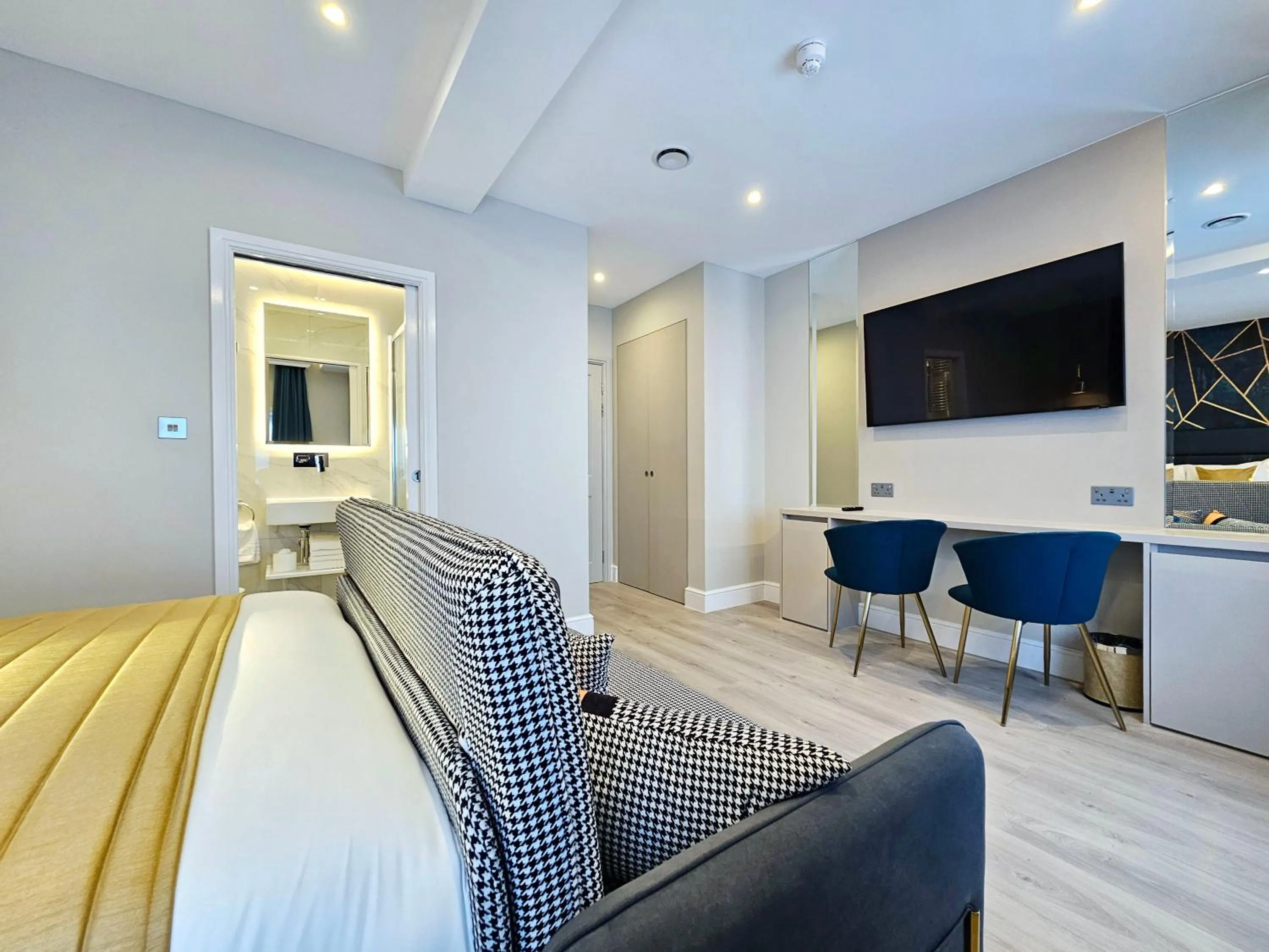 TV and multimedia in NOX Paddington