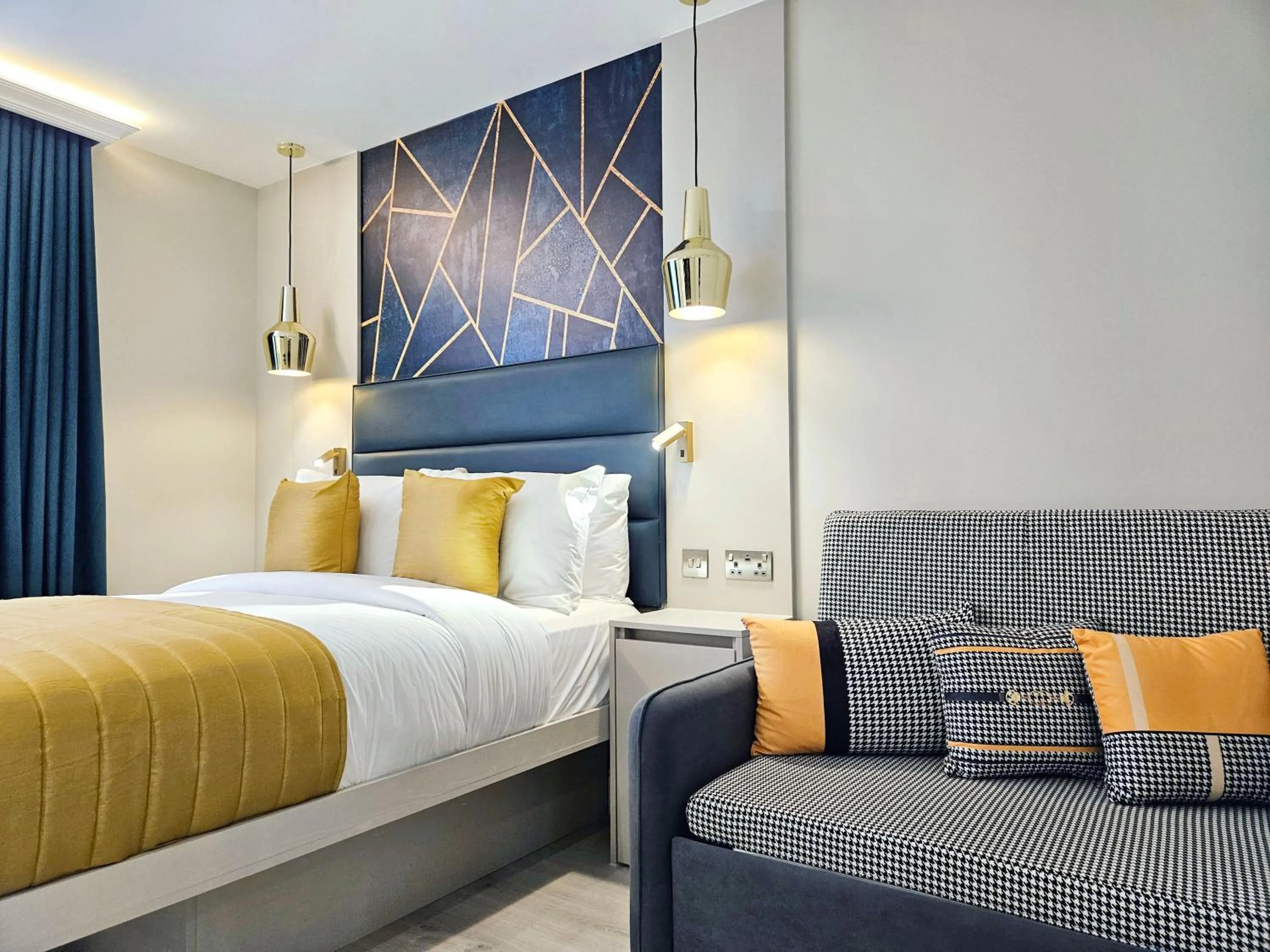 Photo of the whole room, Bed in NOX Paddington