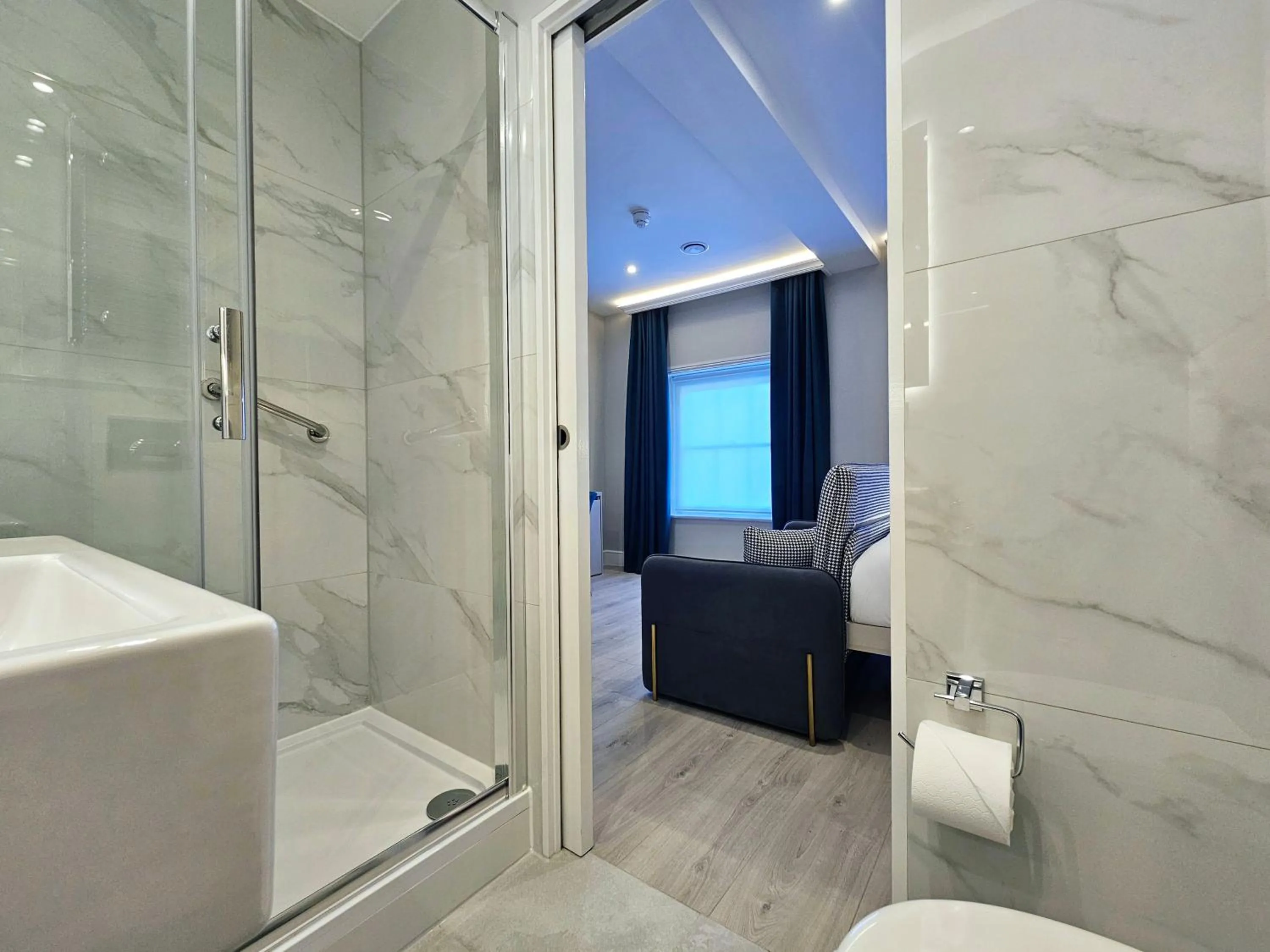 Shower in NOX Paddington