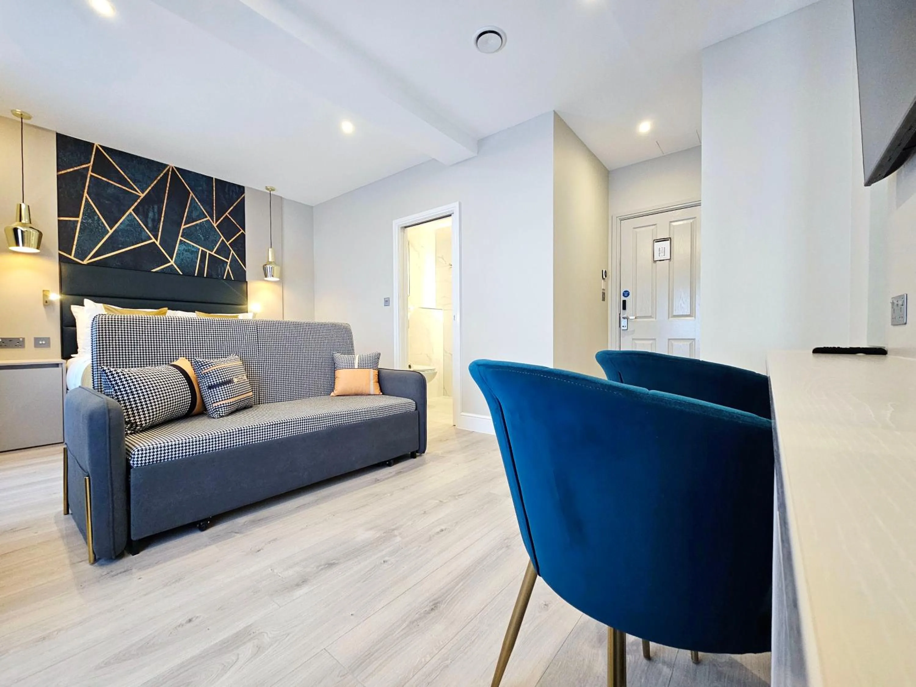 TV and multimedia in NOX Paddington