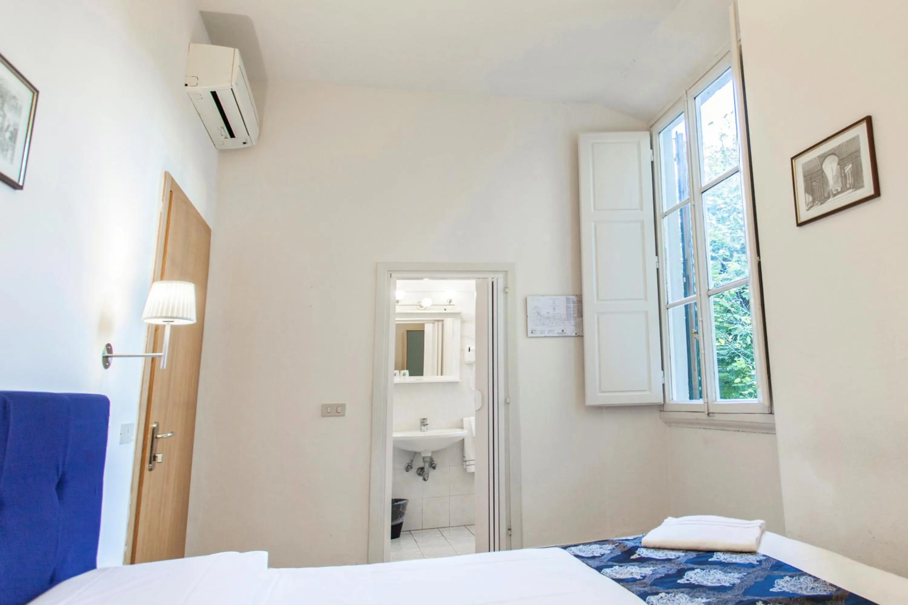 Bed in Hotel St. James