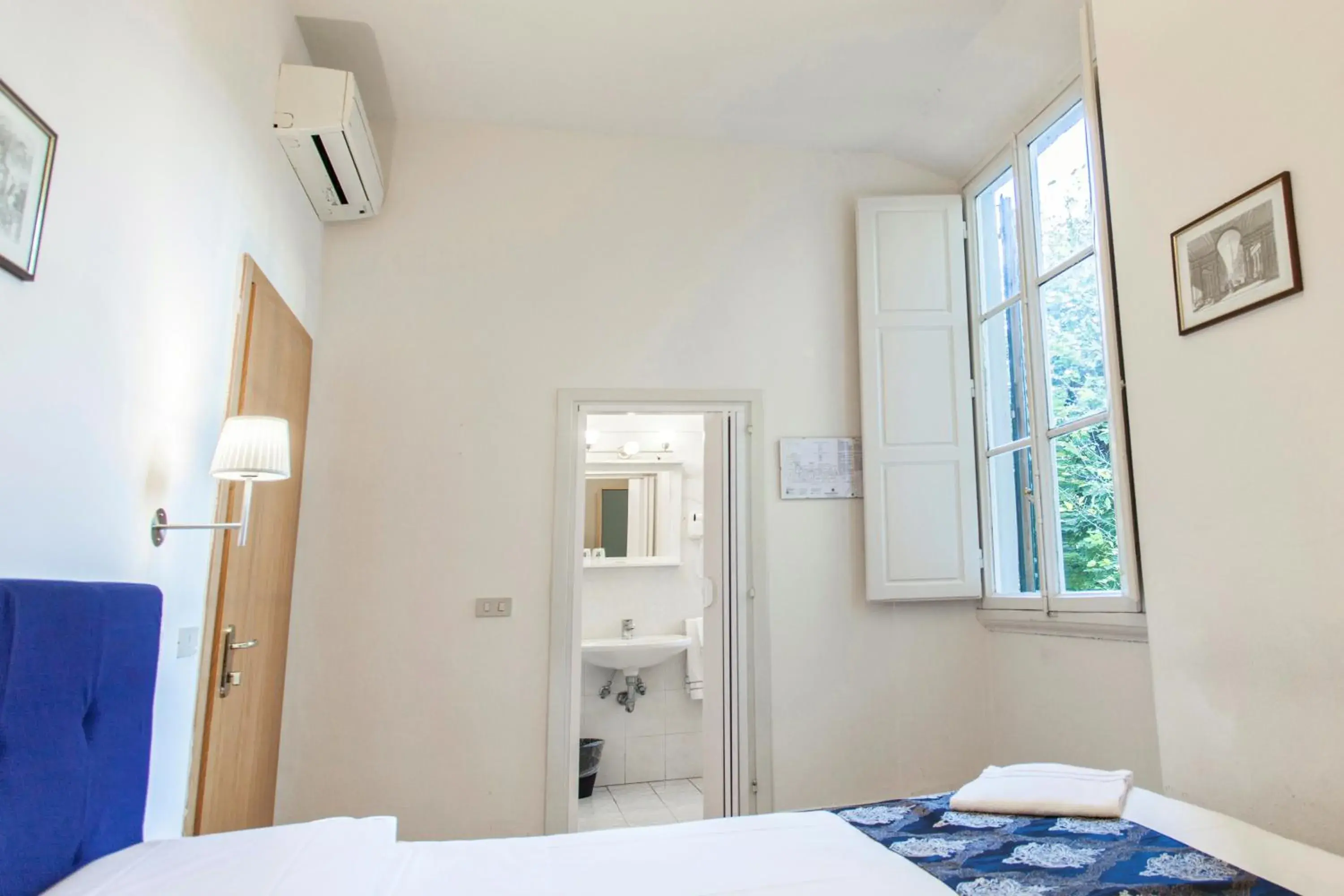 Standard Single Room - single occupancy in Hotel St. James Standard Single Room - single occupancy in Hotel St. James