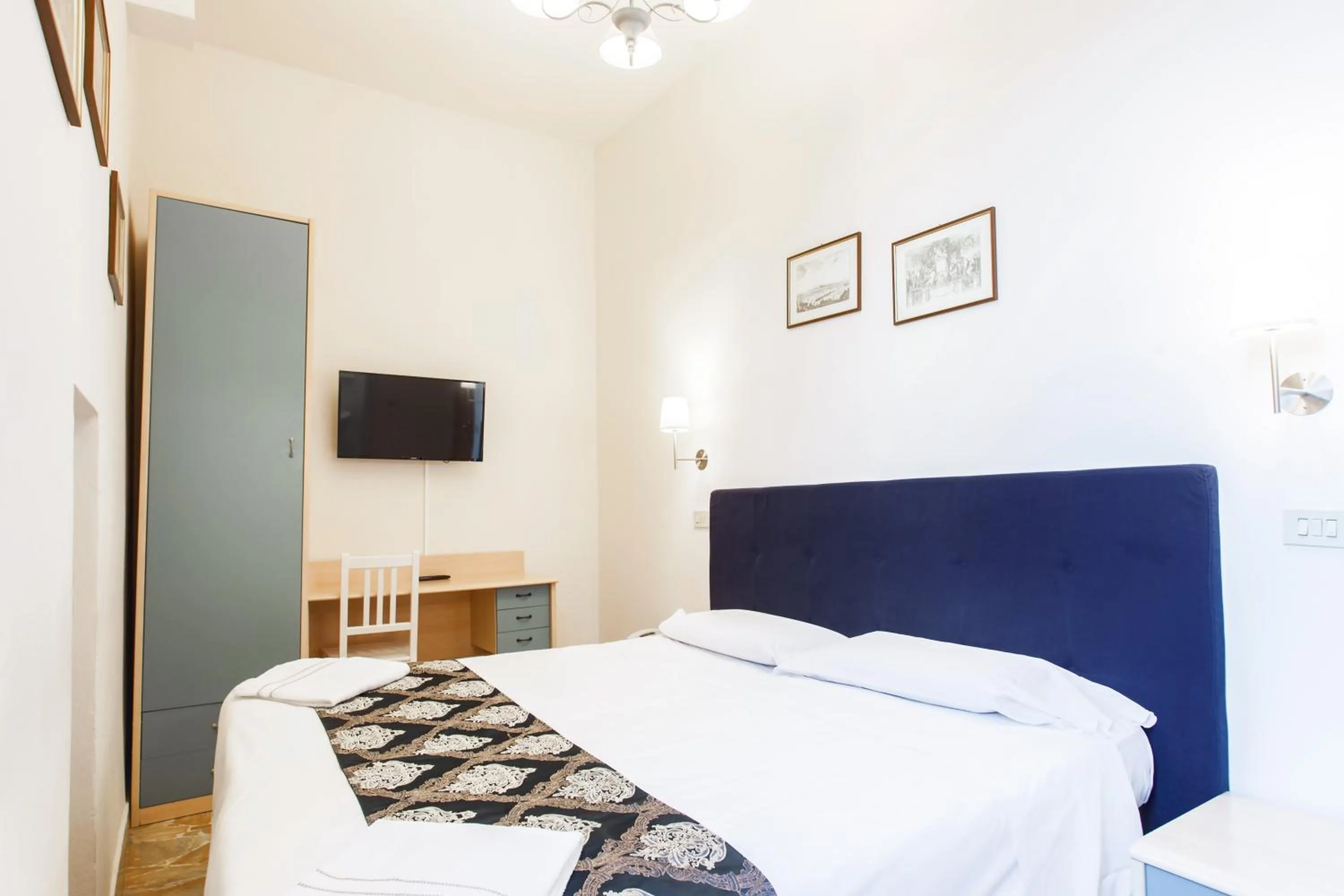 Bed in Hotel St. James