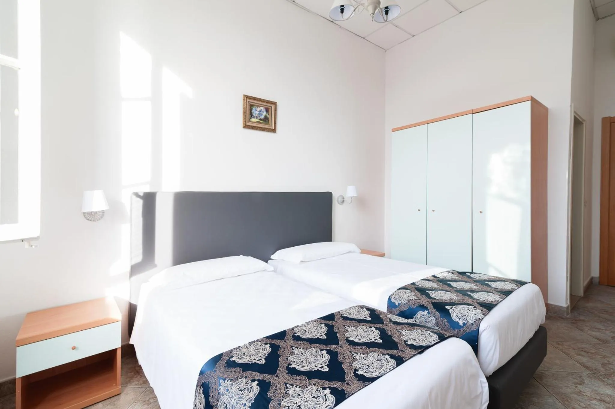 Photo of the whole room, Bed in Hotel St. James