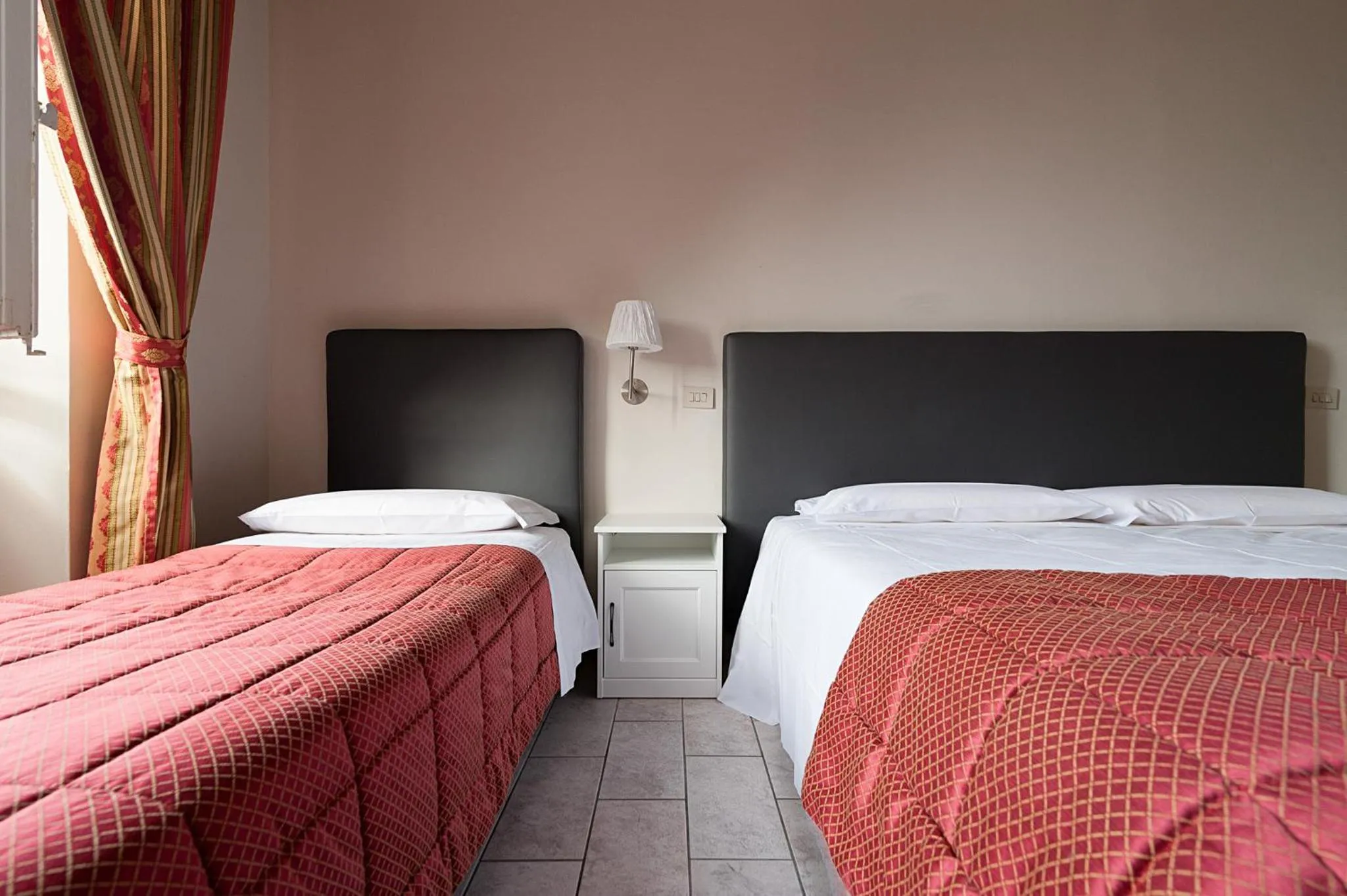 Photo of the whole room, Bed in Hotel St. James