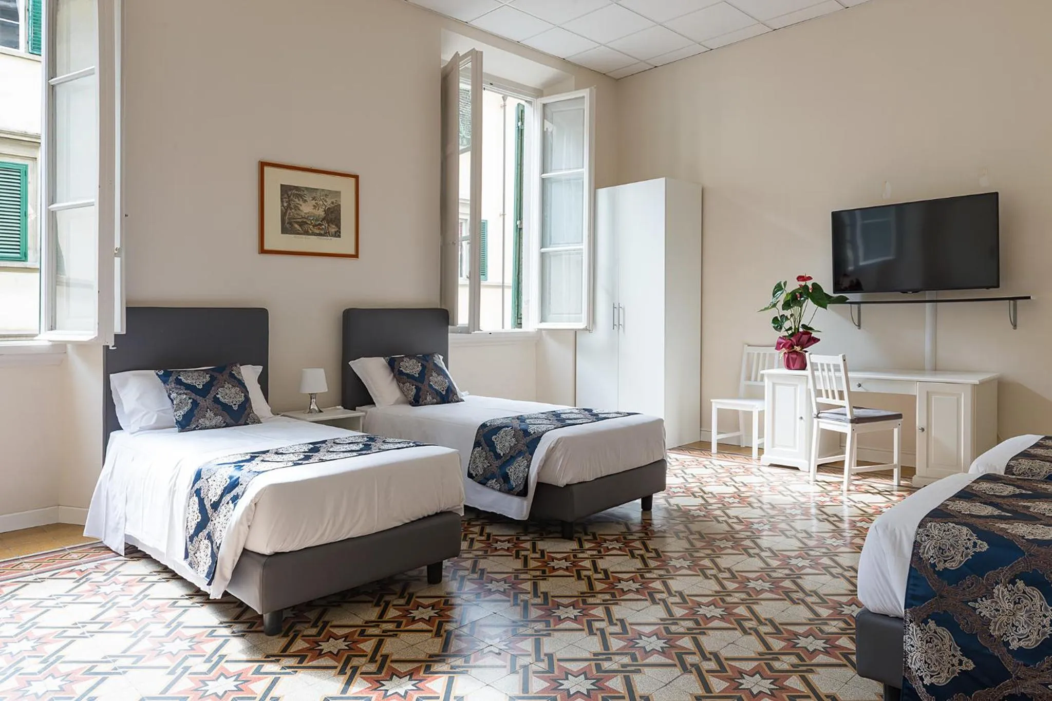 Photo of the whole room, Bed in Hotel St. James