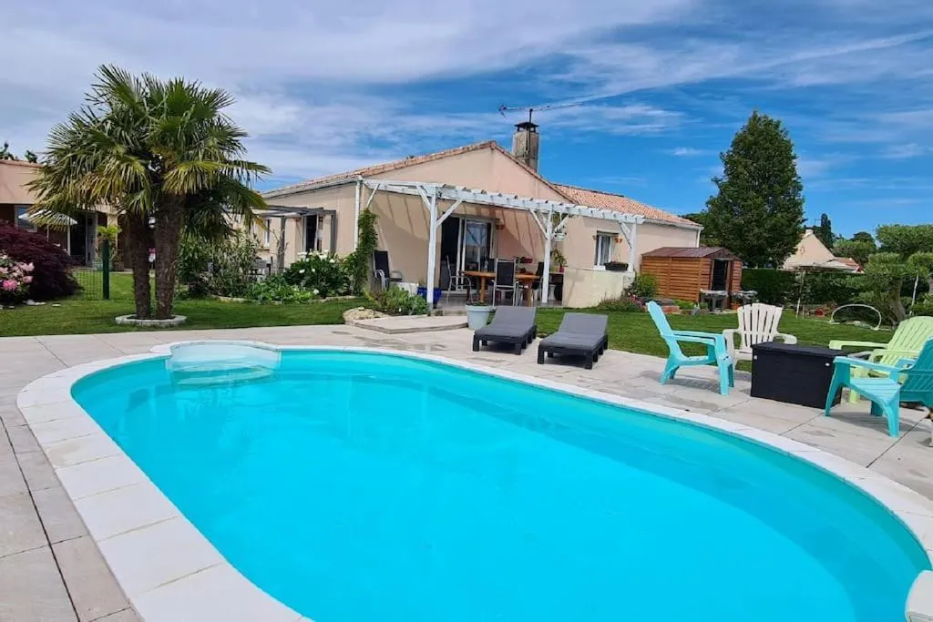 Garden view in Le Pavachon gîte familial piscine couverte privée chauffée - Aux portes du Puy duFou