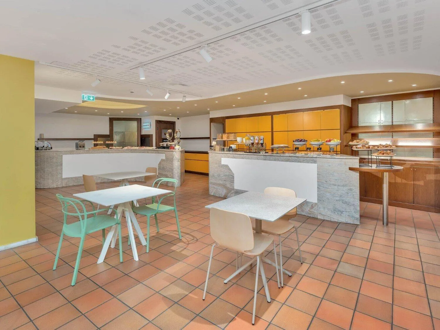 Lounge or bar in B&B HOTEL Alba