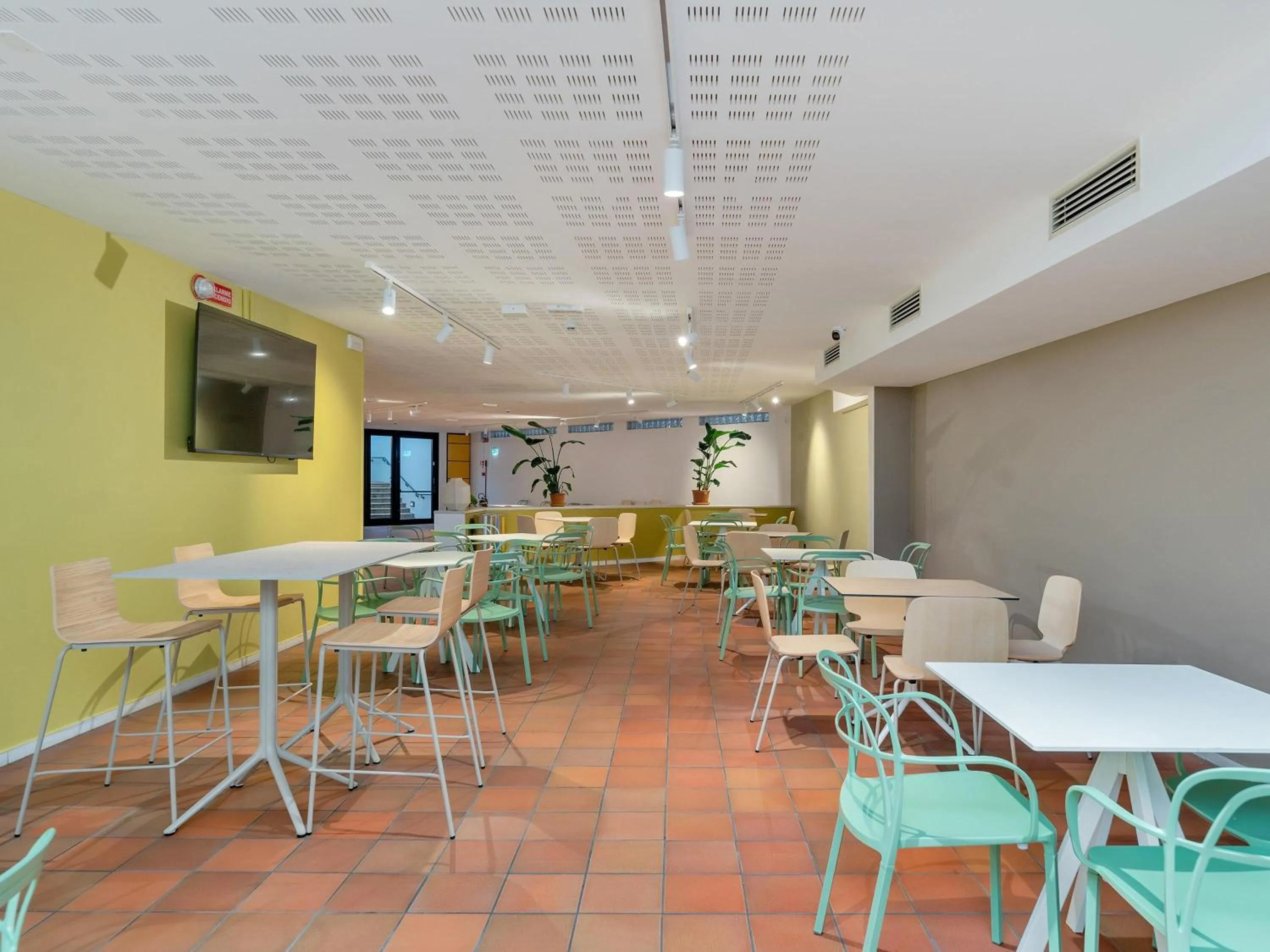 Lounge or bar in B&B HOTEL Alba