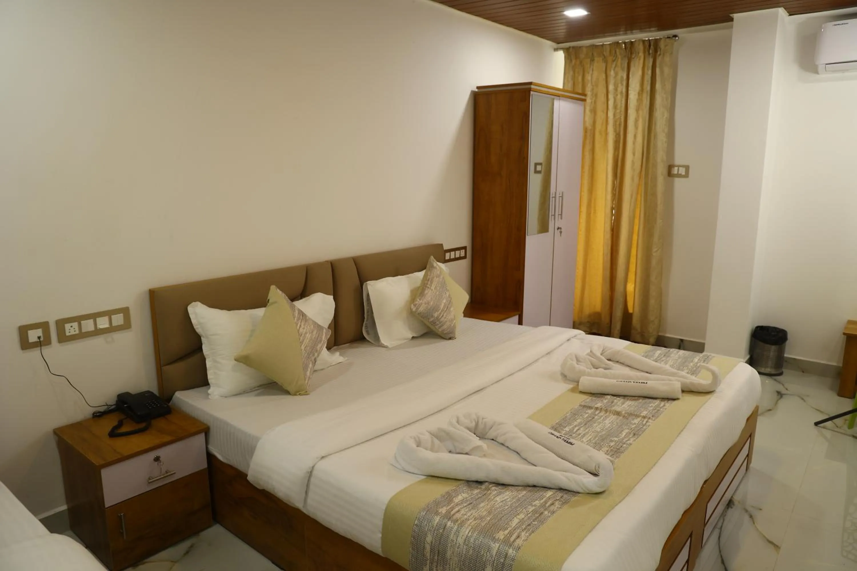 Bedroom, Bed in Grand Tamim Hotel