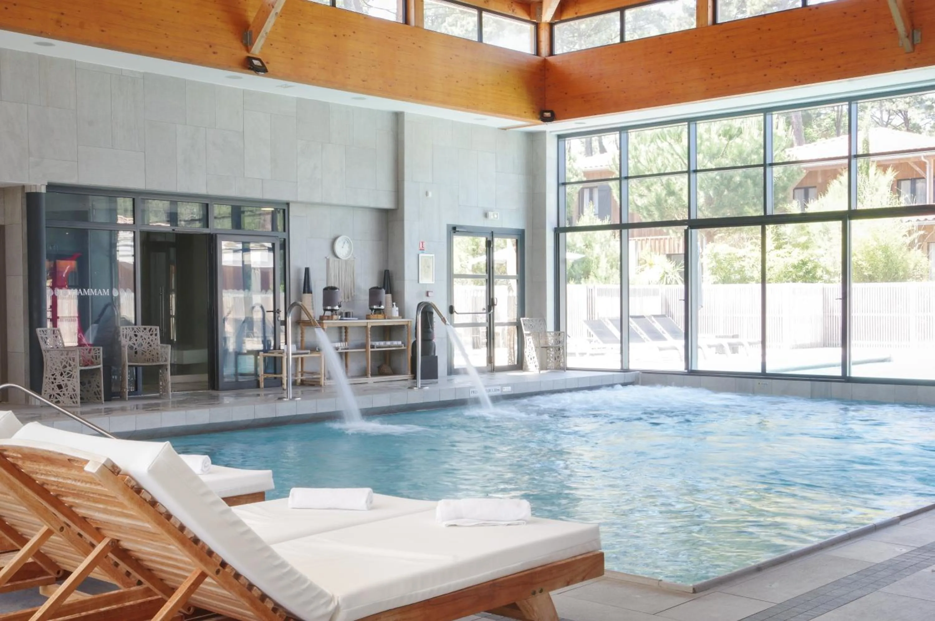 Swimming pool in Domaine du Ferret Restaurant & Spa