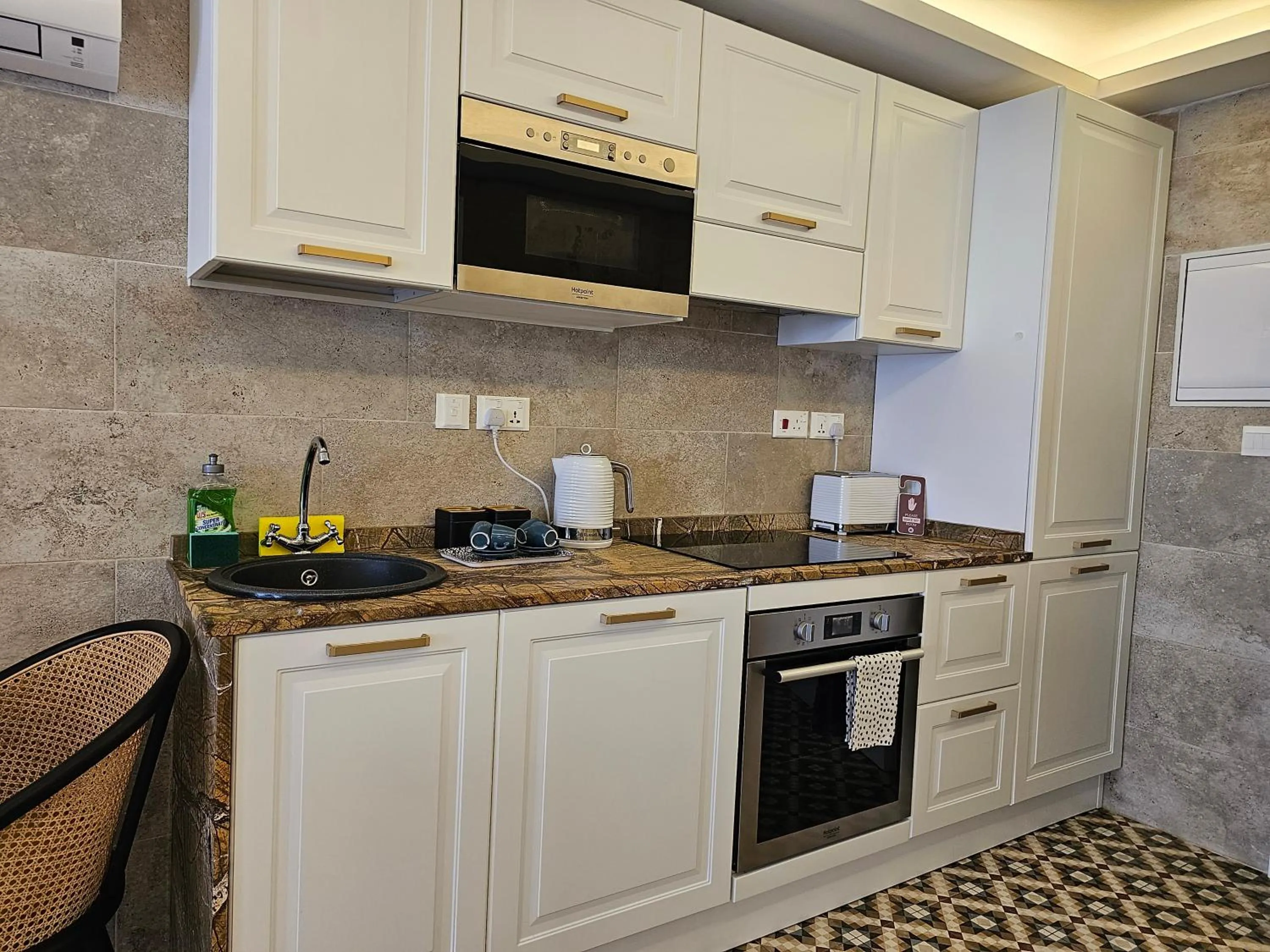 Coffee/tea facilities in Balcony Hotel