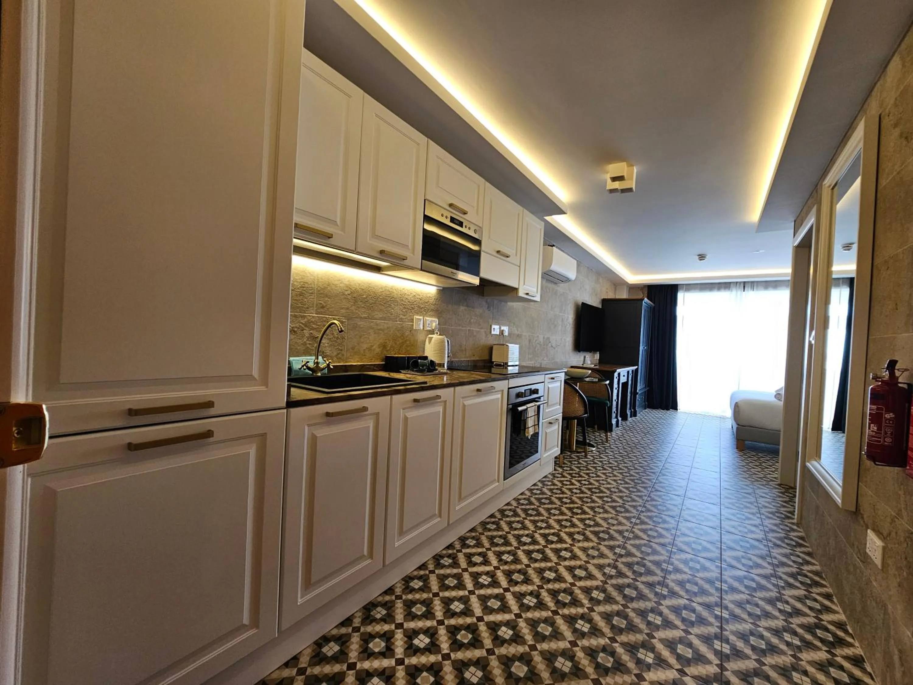 Coffee/tea facilities in Balcony Hotel