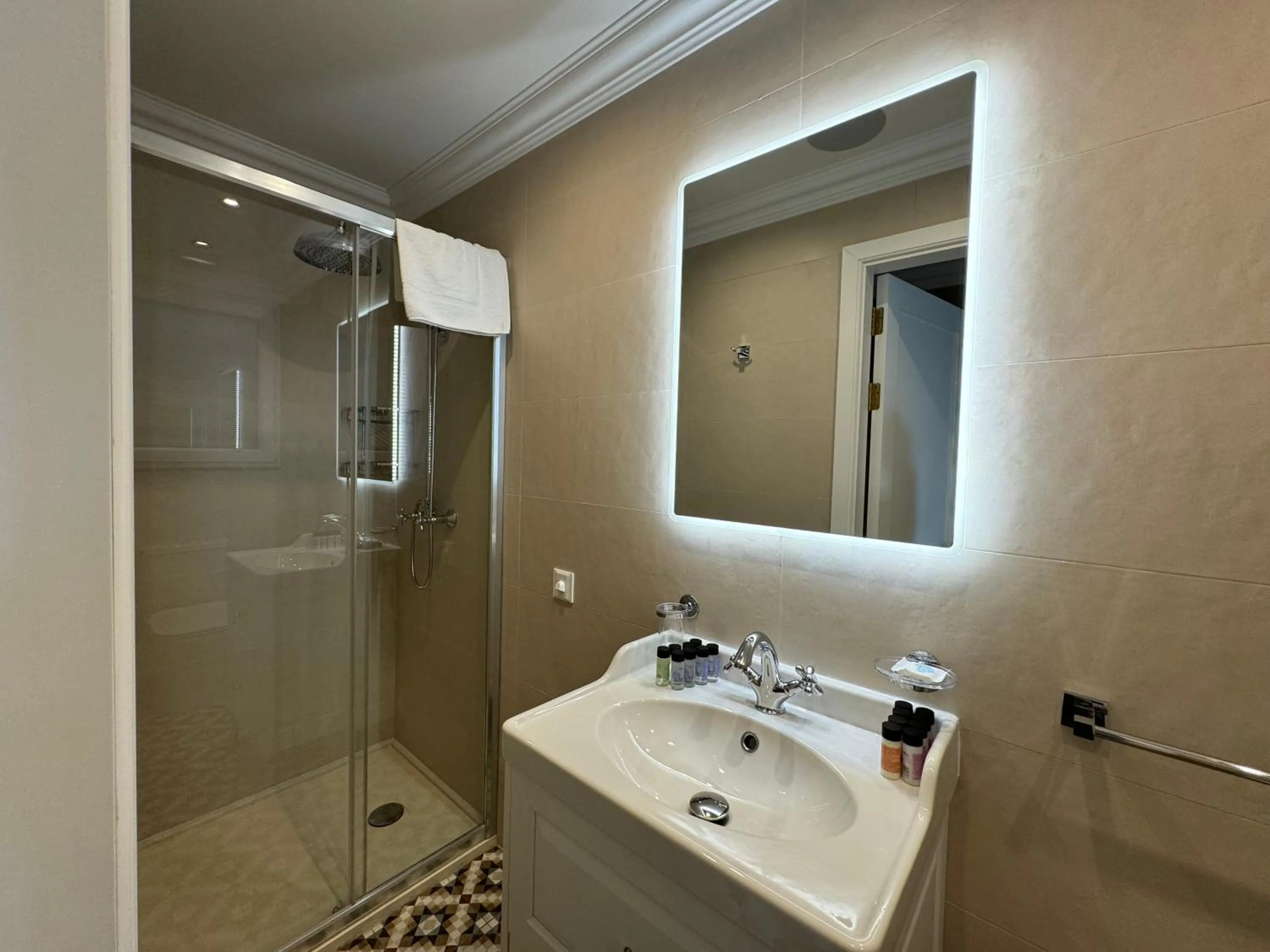 Shower in Balcony Hotel