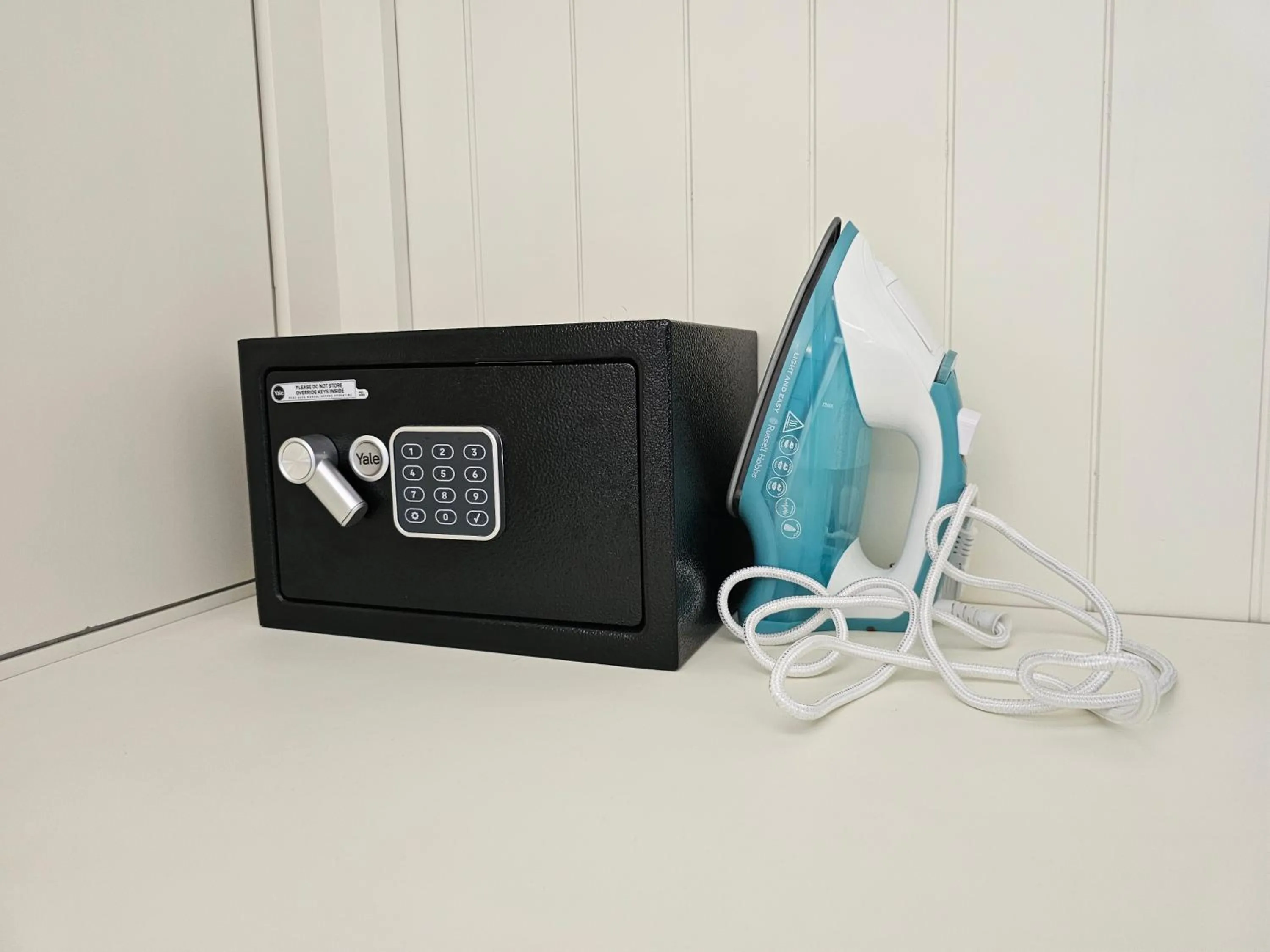 flat iron in Balcony Hotel