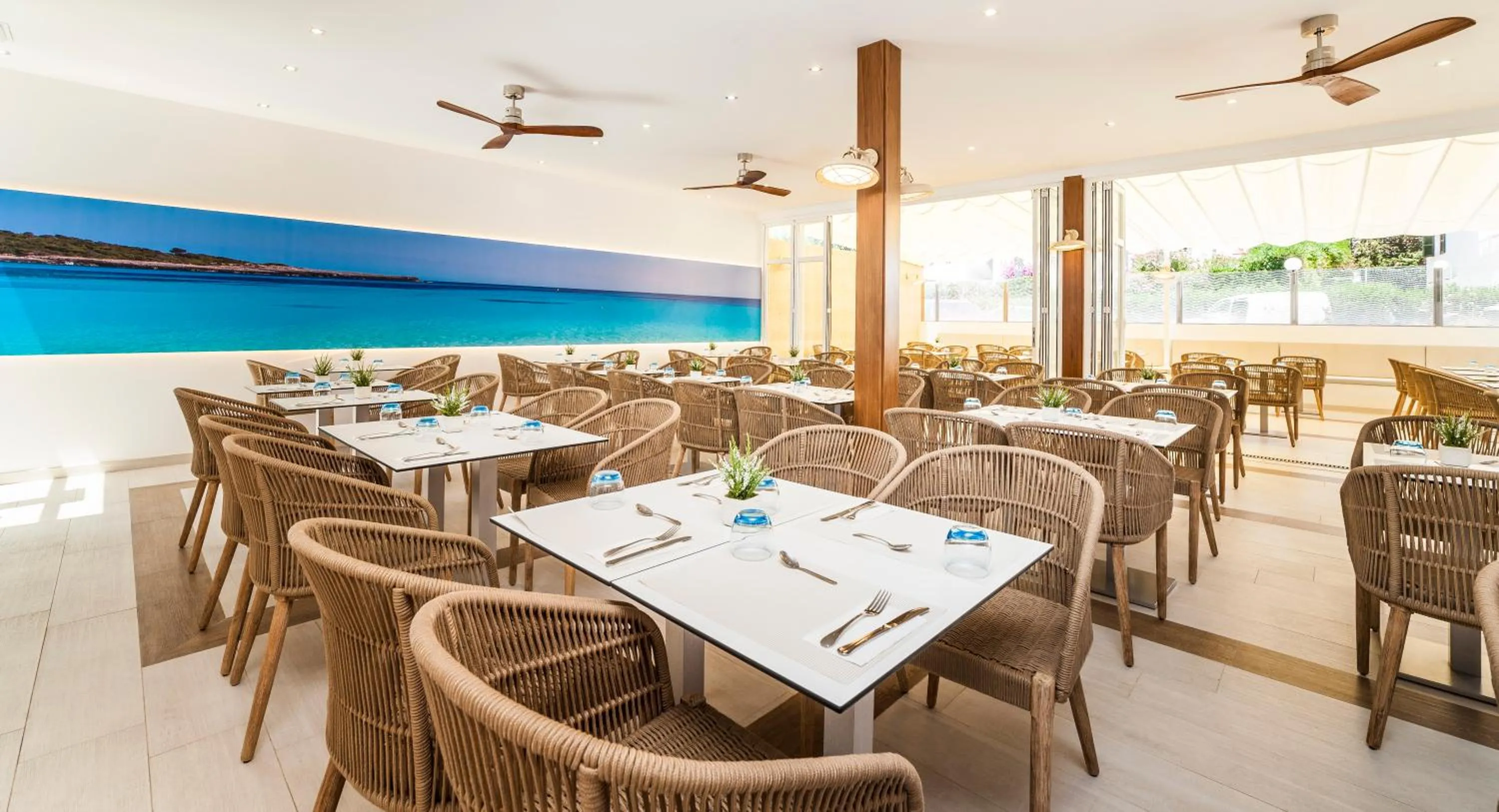 Restaurant/places to eat in Globales Mediterrani