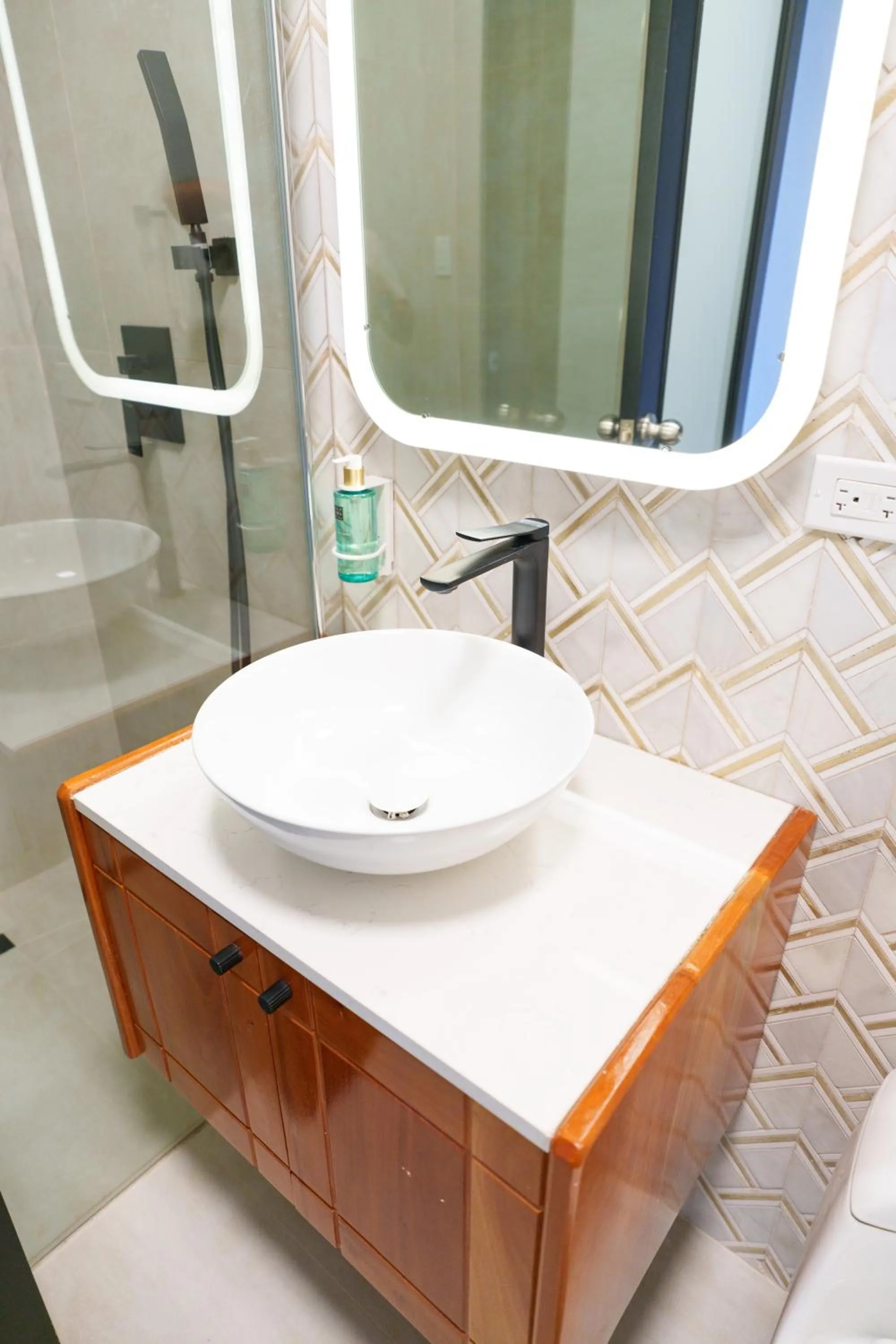 Bathroom in The Oliver Hotel