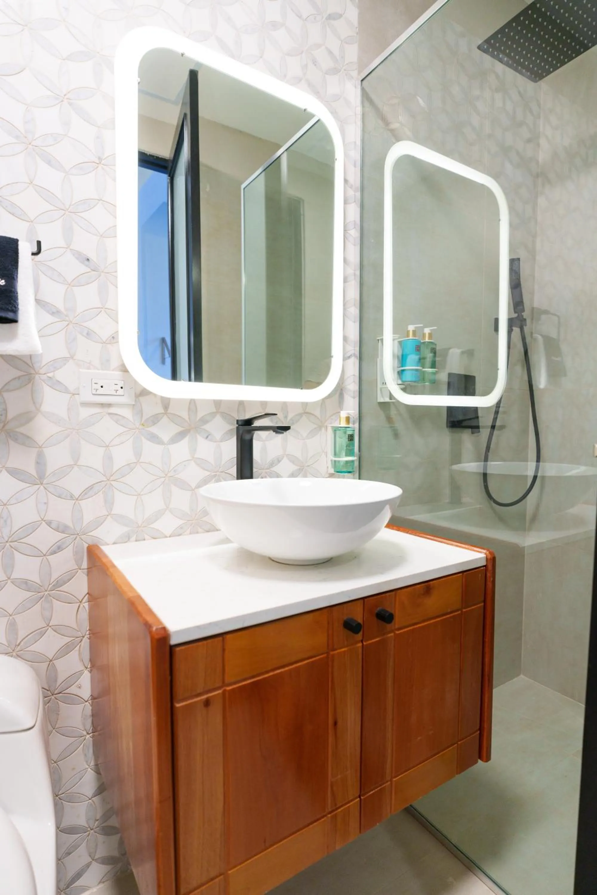 Bathroom in The Oliver Hotel