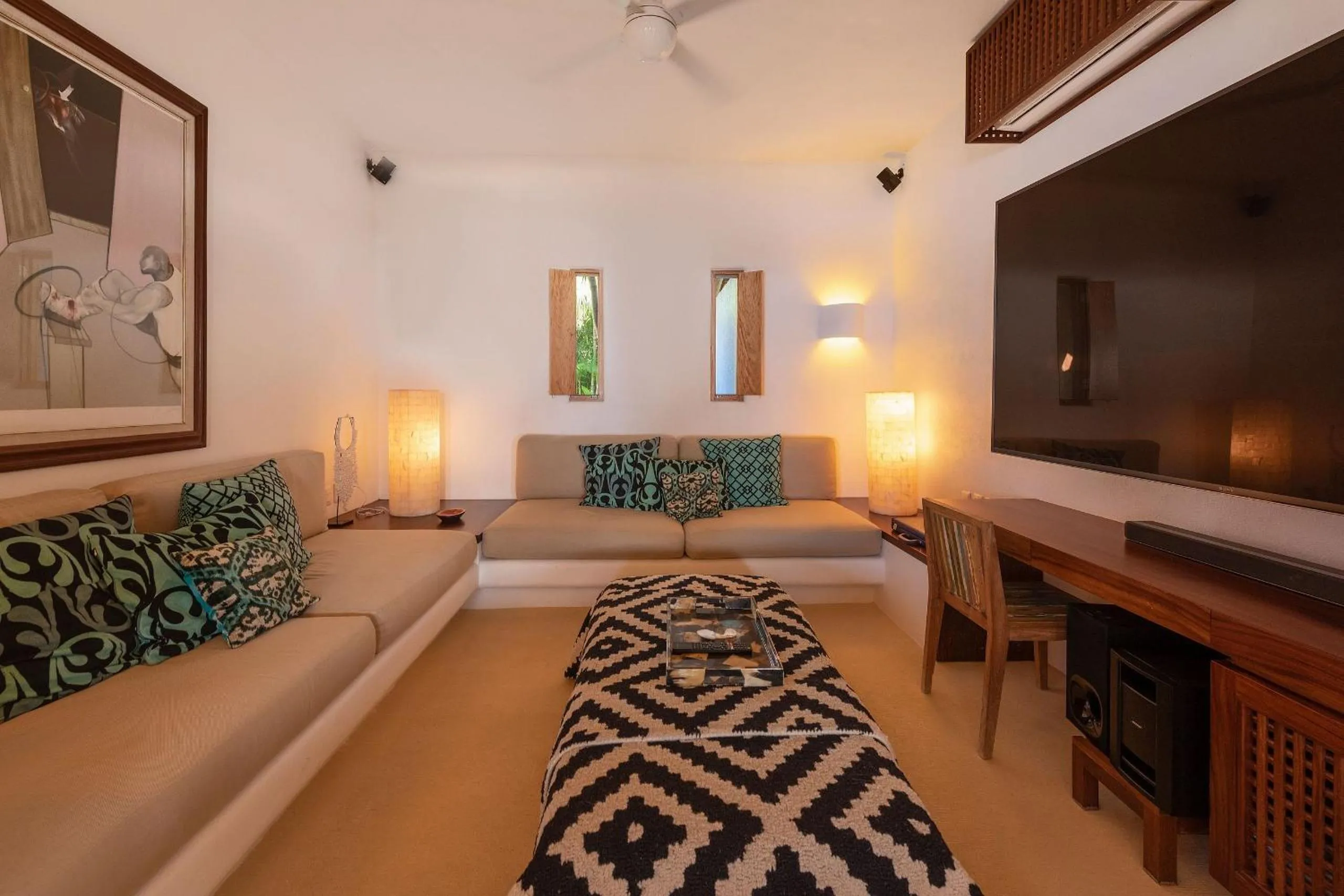 Communal lounge/ TV room, Bed in Casa Aries, Careyes